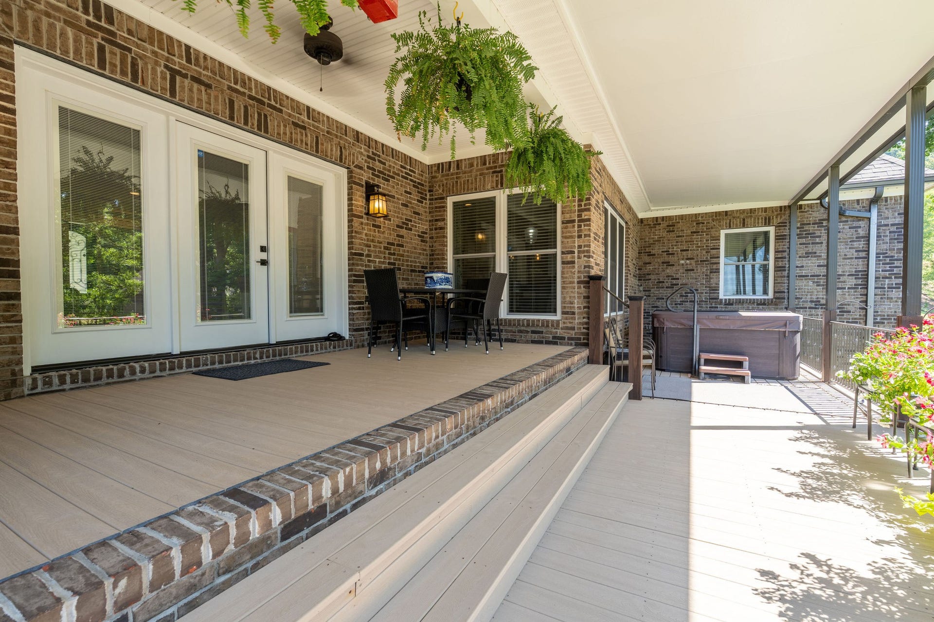 1725 Mayflower Dr, Columbia, TN 38401