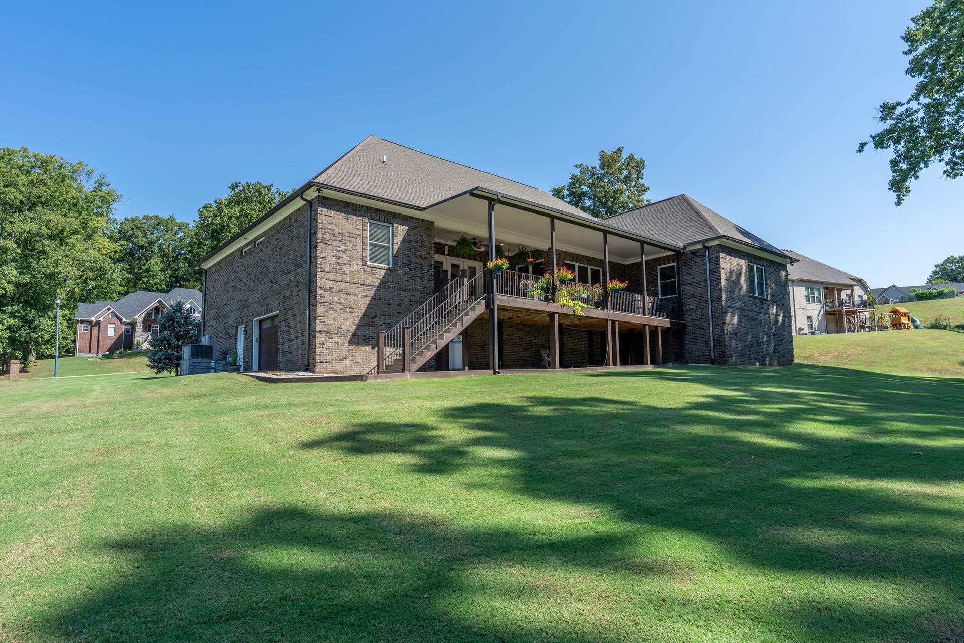 1725 Mayflower Dr, Columbia, TN 38401