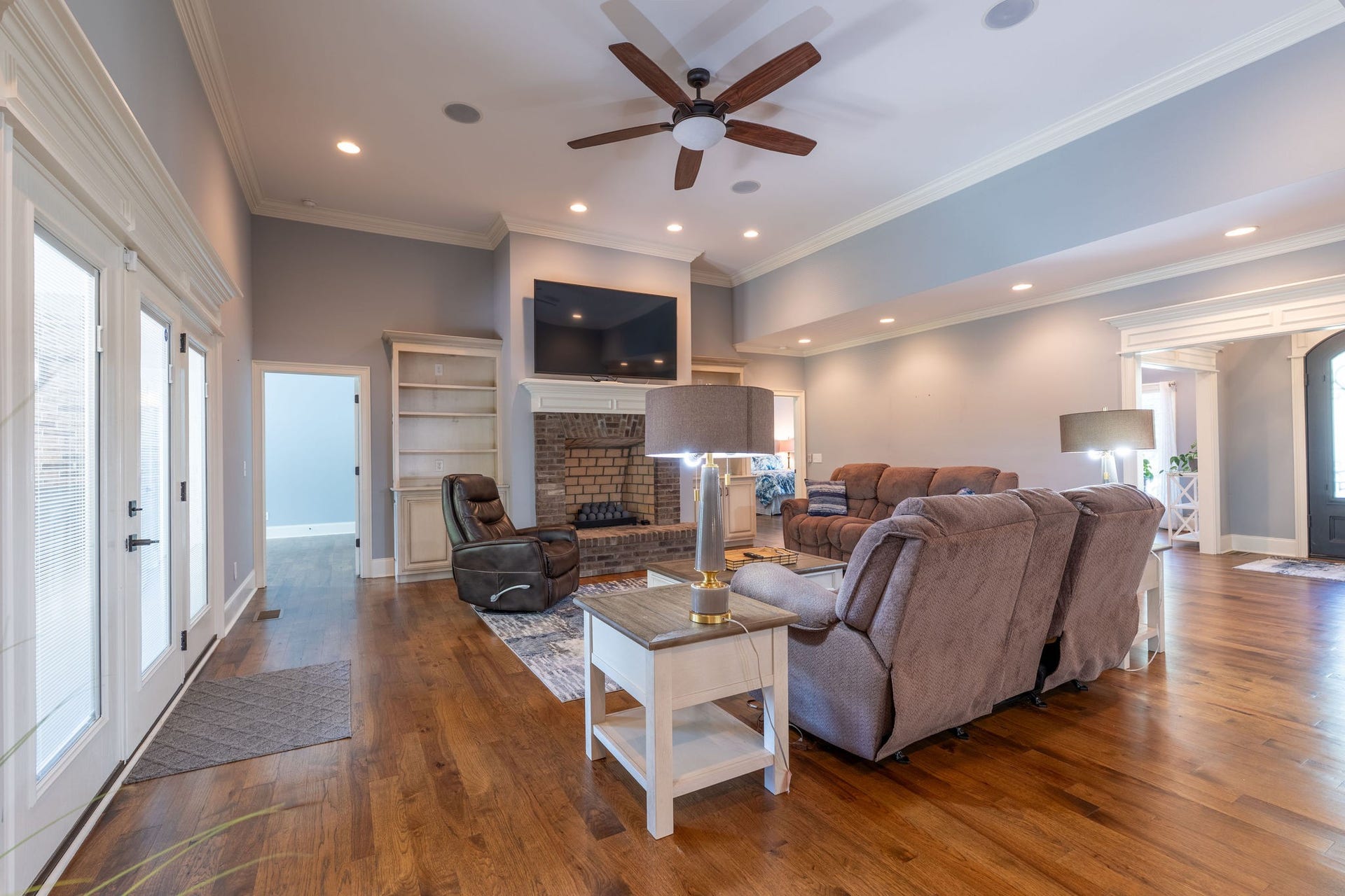 1725 Mayflower Dr, Columbia, TN 38401