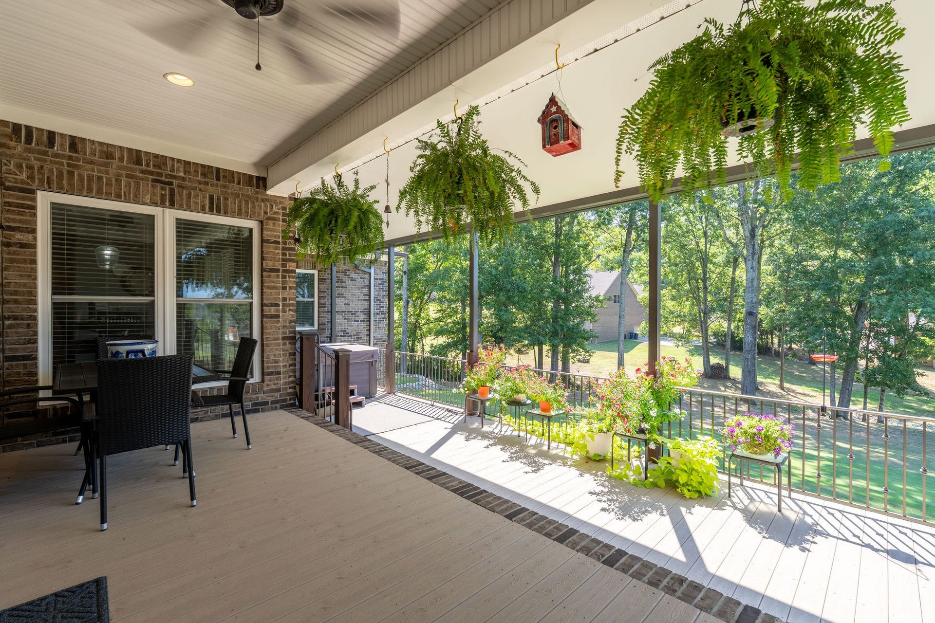 1725 Mayflower Dr, Columbia, TN 38401