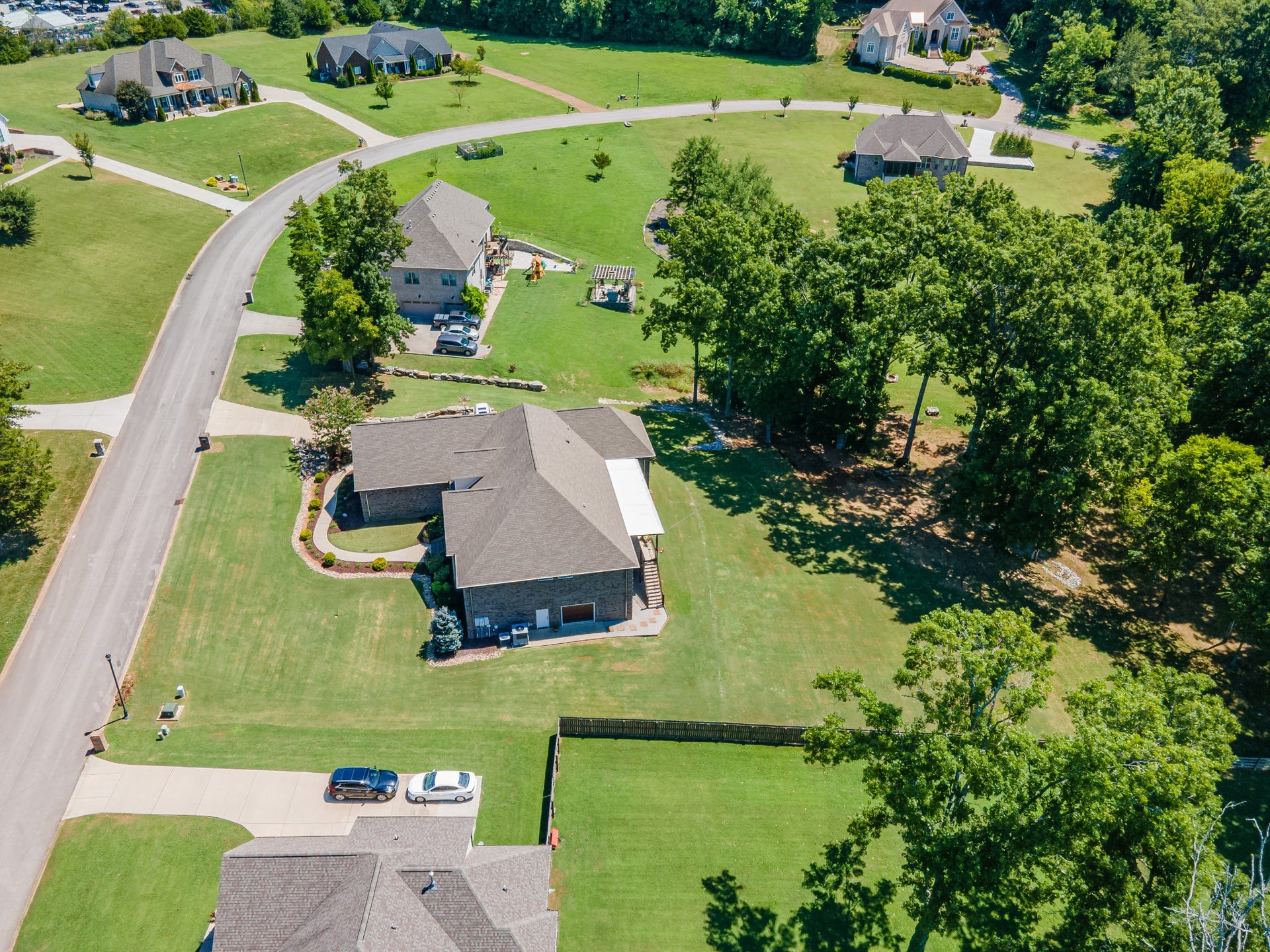 1725 Mayflower Dr, Columbia, TN 38401