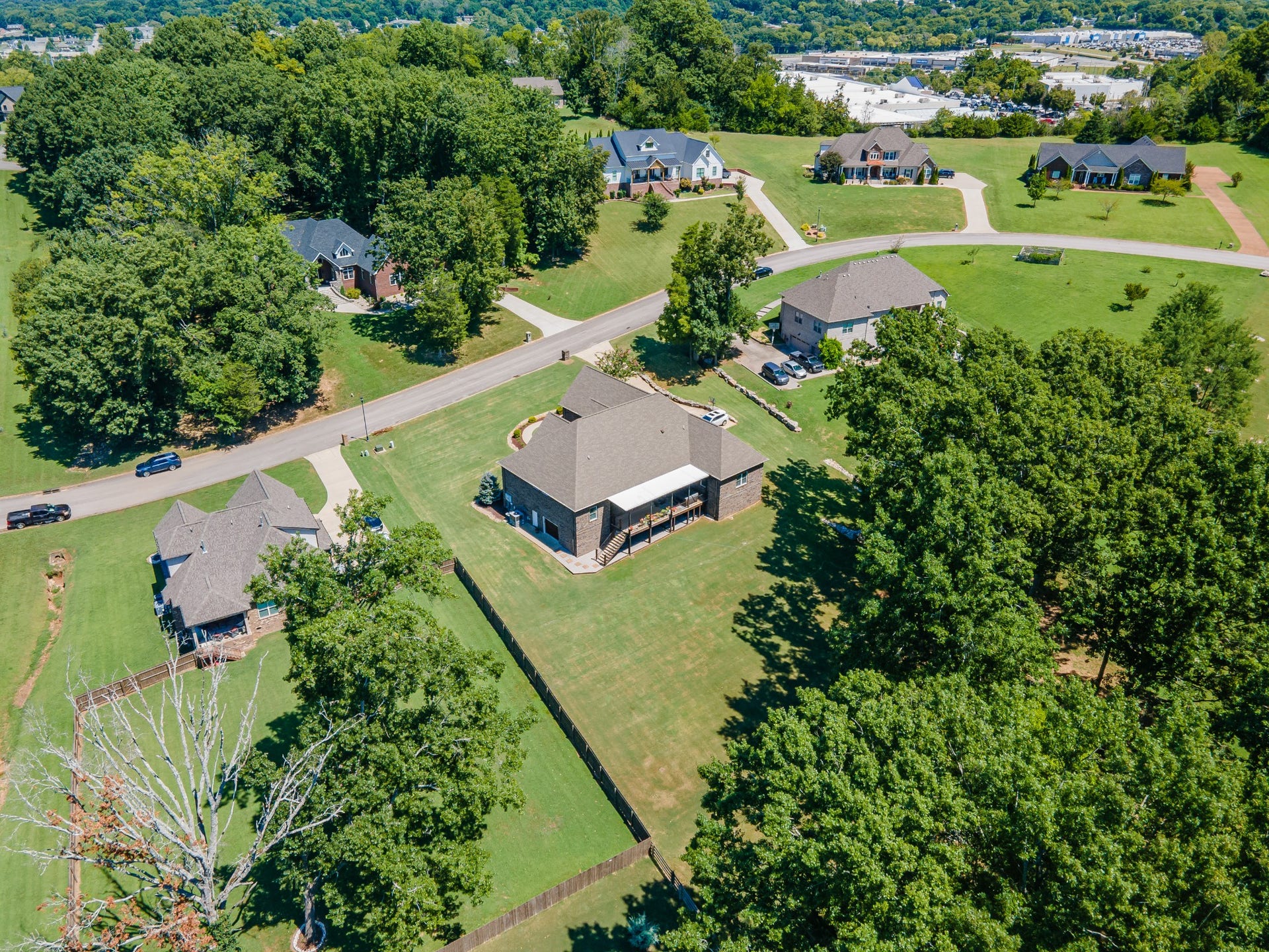 1725 Mayflower Dr, Columbia, TN 38401