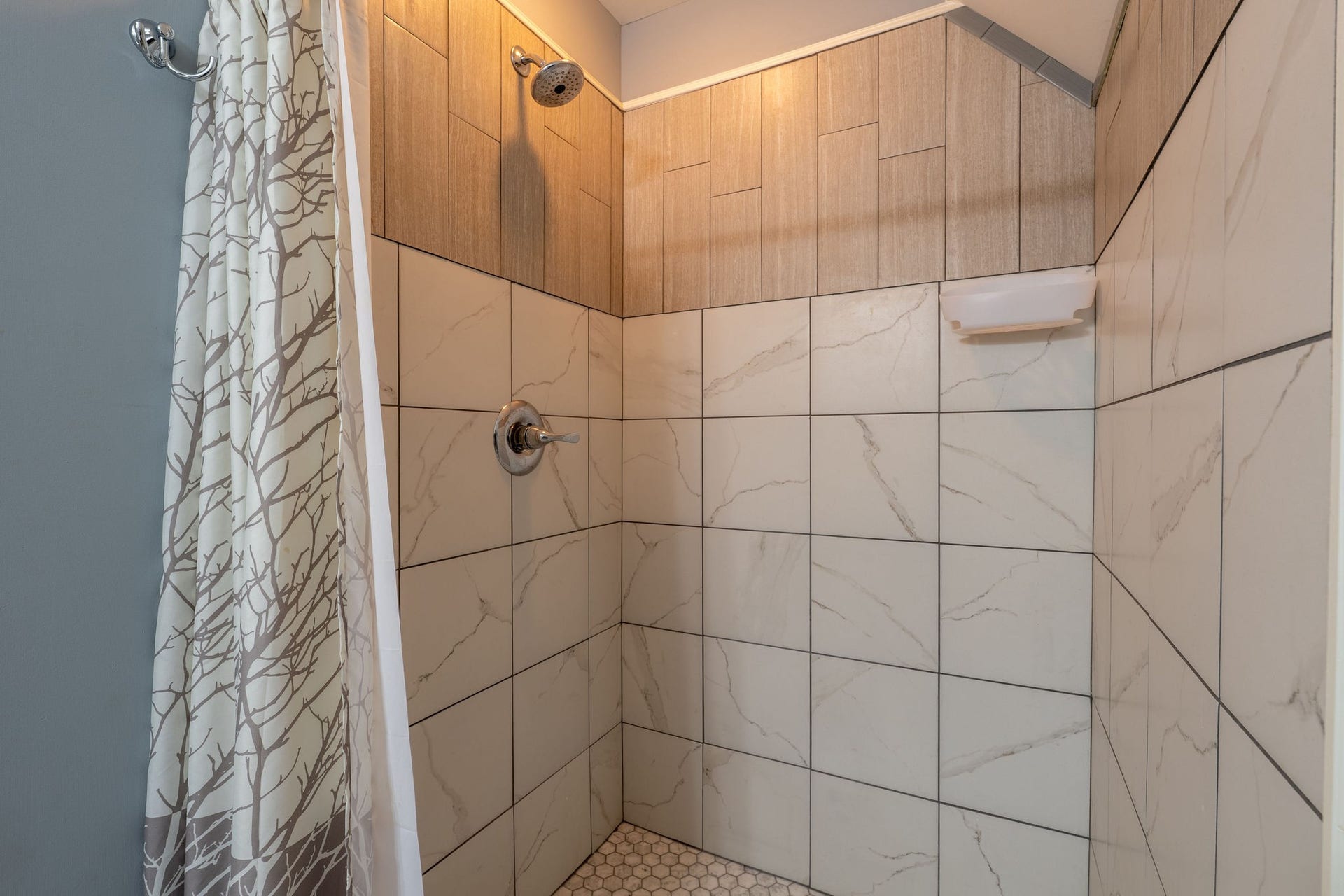 1725 Mayflower Dr, Columbia, TN 38401
