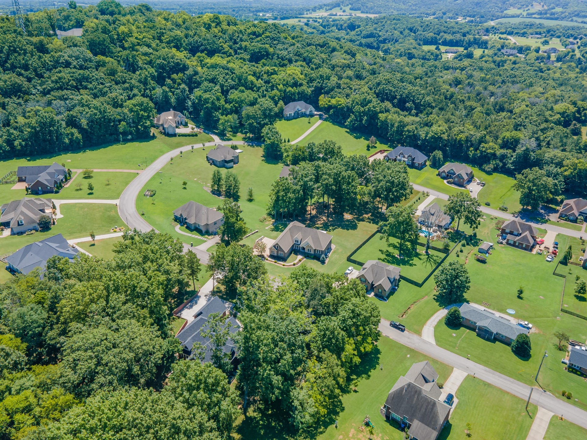 1725 Mayflower Dr, Columbia, TN 38401