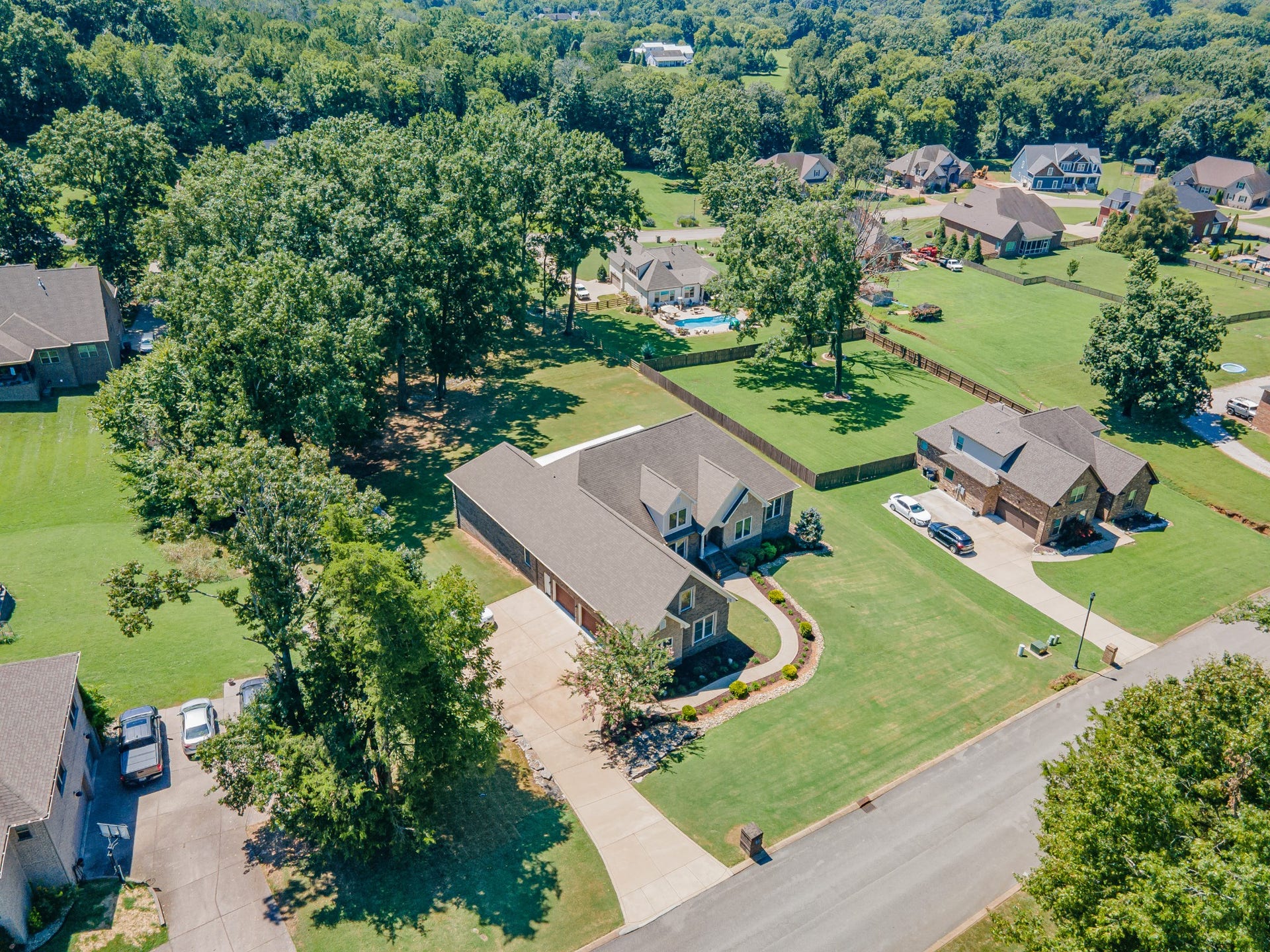 1725 Mayflower Dr, Columbia, TN 38401