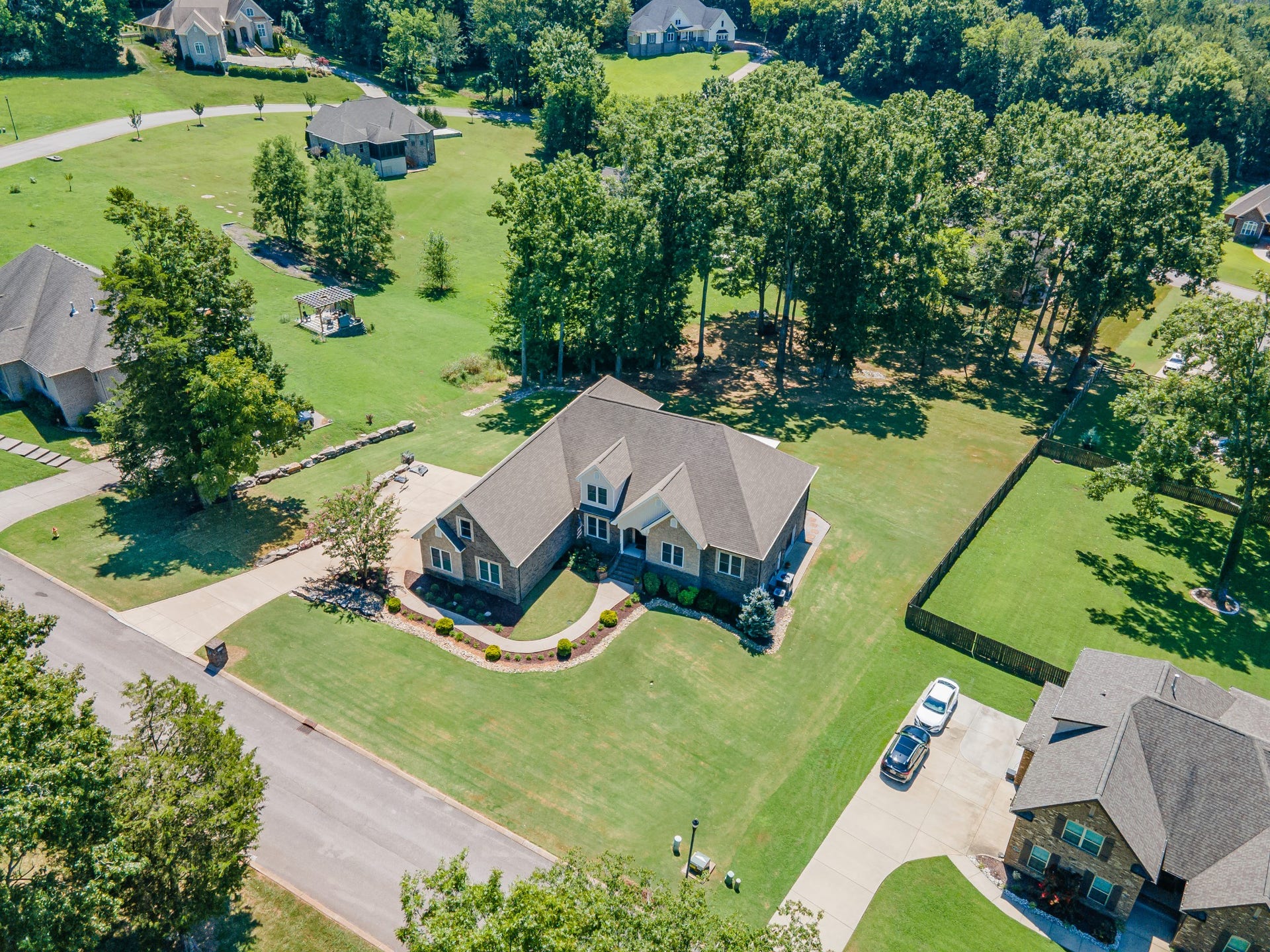 1725 Mayflower Dr, Columbia, TN 38401