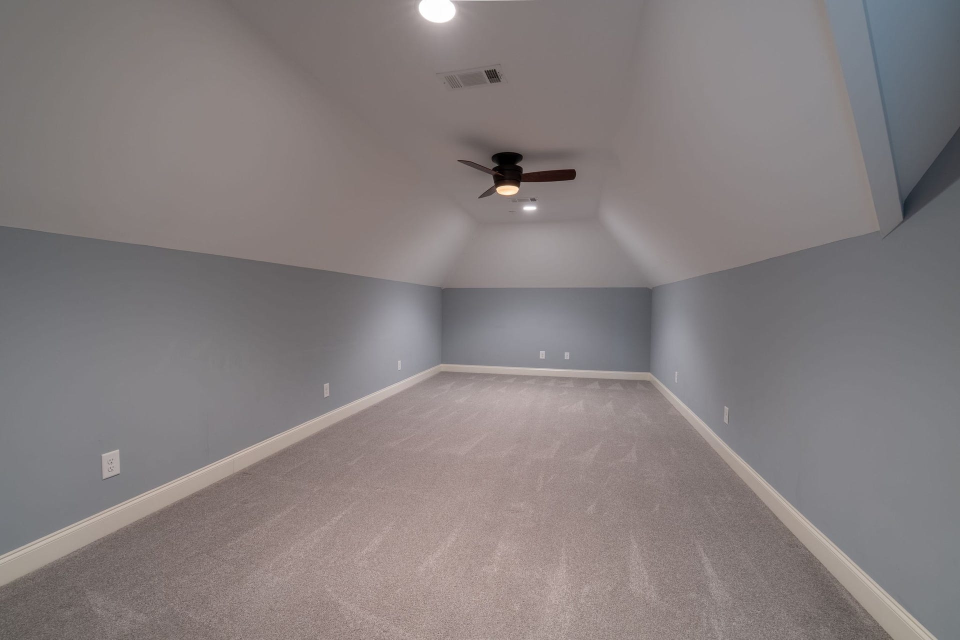 1725 Mayflower Dr, Columbia, TN 38401