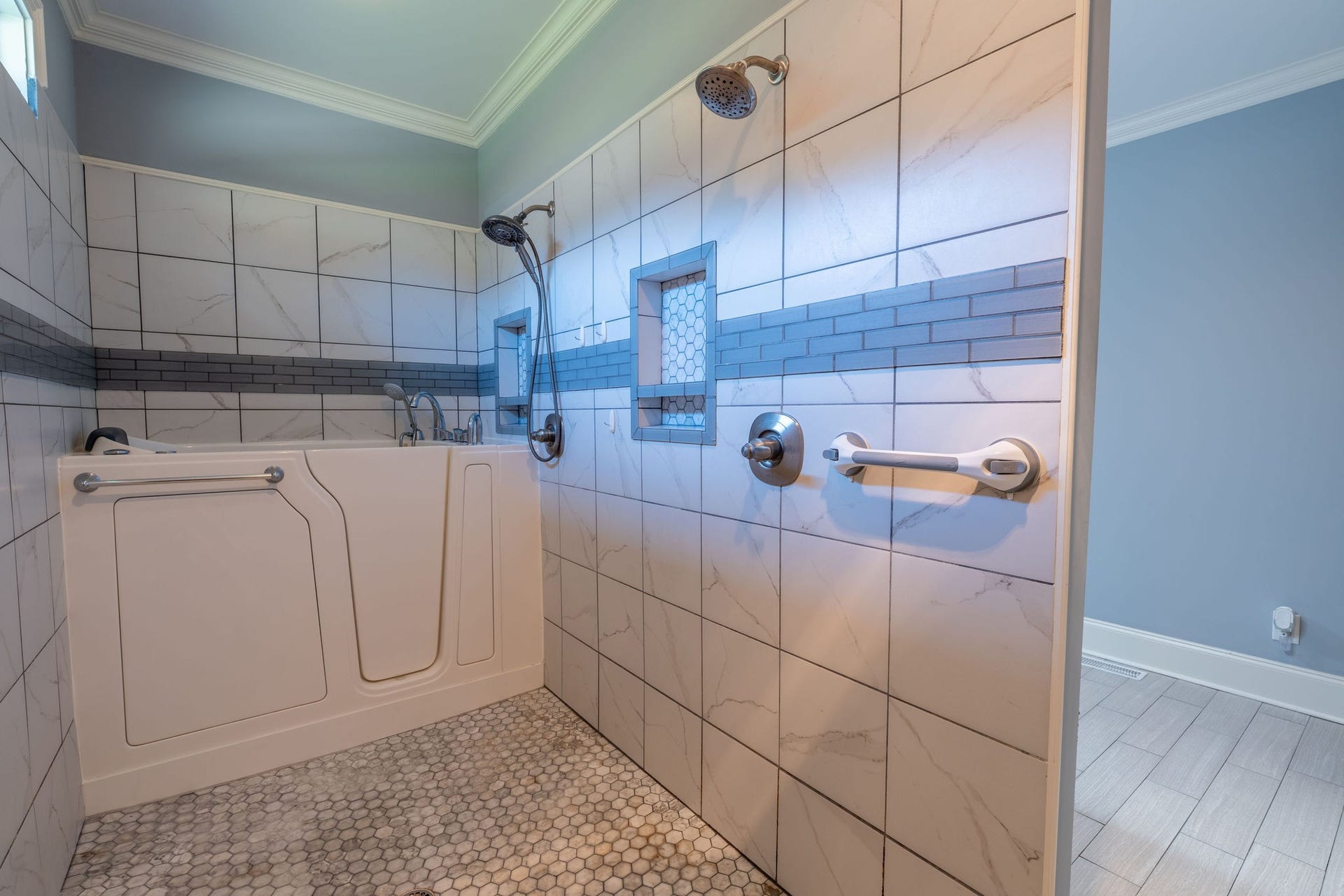 1725 Mayflower Dr, Columbia, TN 38401