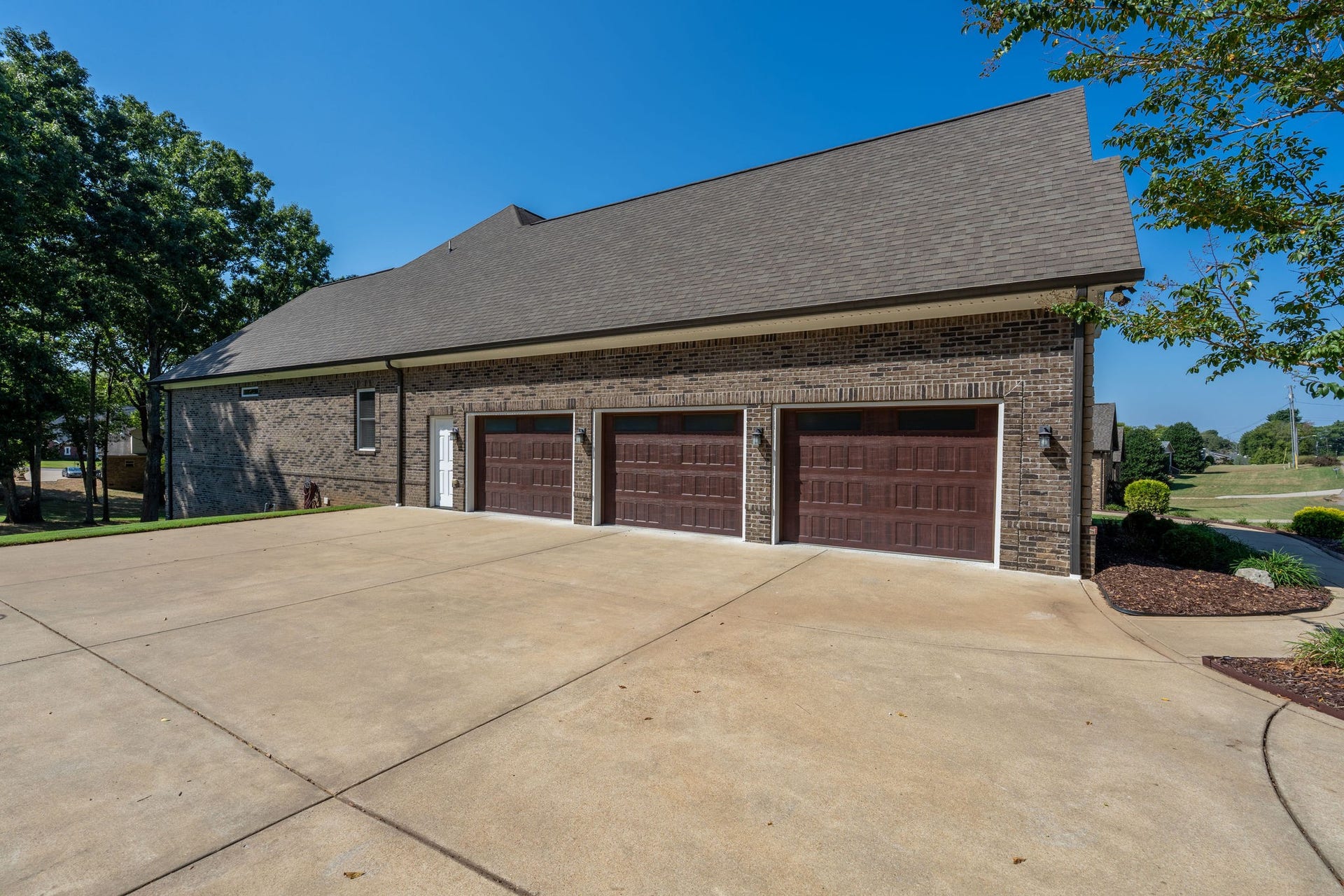 1725 Mayflower Dr, Columbia, TN 38401