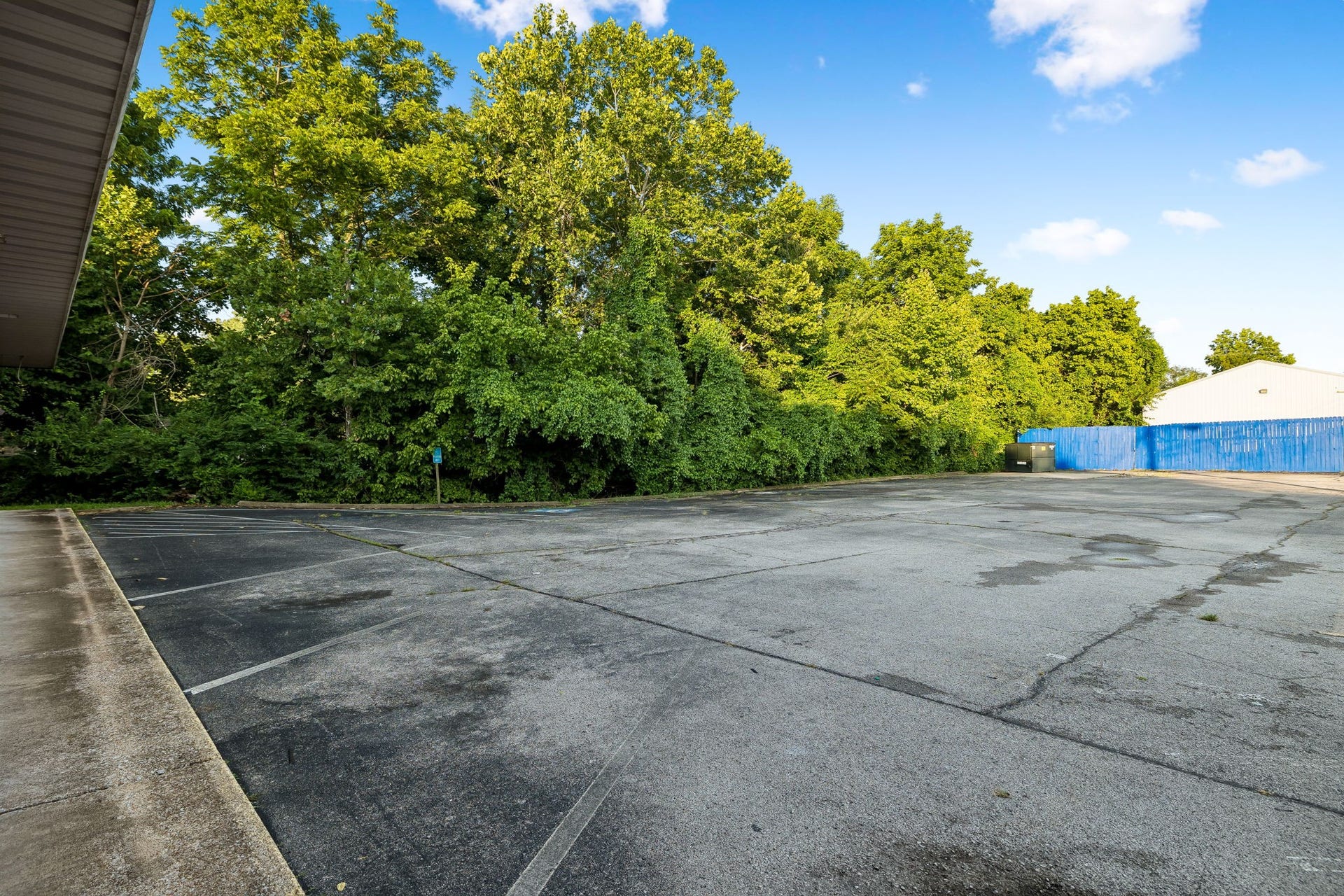 2400 Highland Ave, Columbia, TN 38401 2400 Highland Ave, Columbia, TN 38401