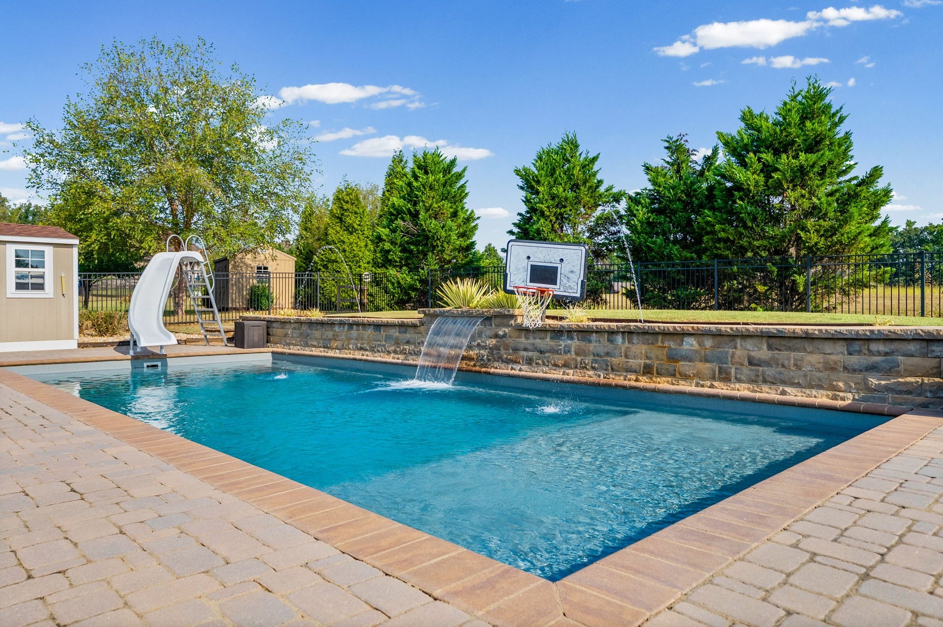 510 Falcon Crk, Lebanon, TN 37087 Slide and Basketball Goal