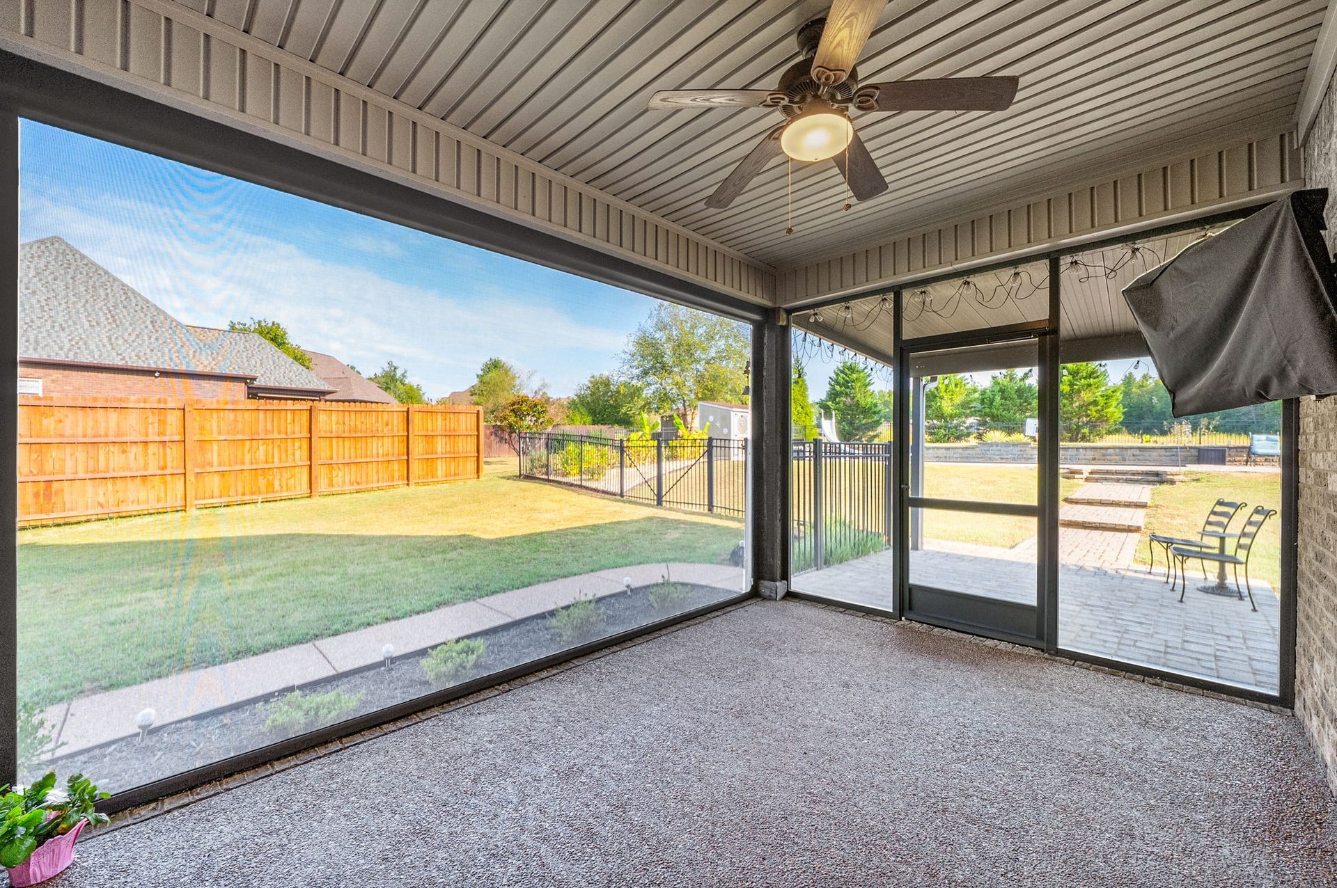 510 Falcon Crk, Lebanon, TN 37087 Now let's go outside to our screened in porch