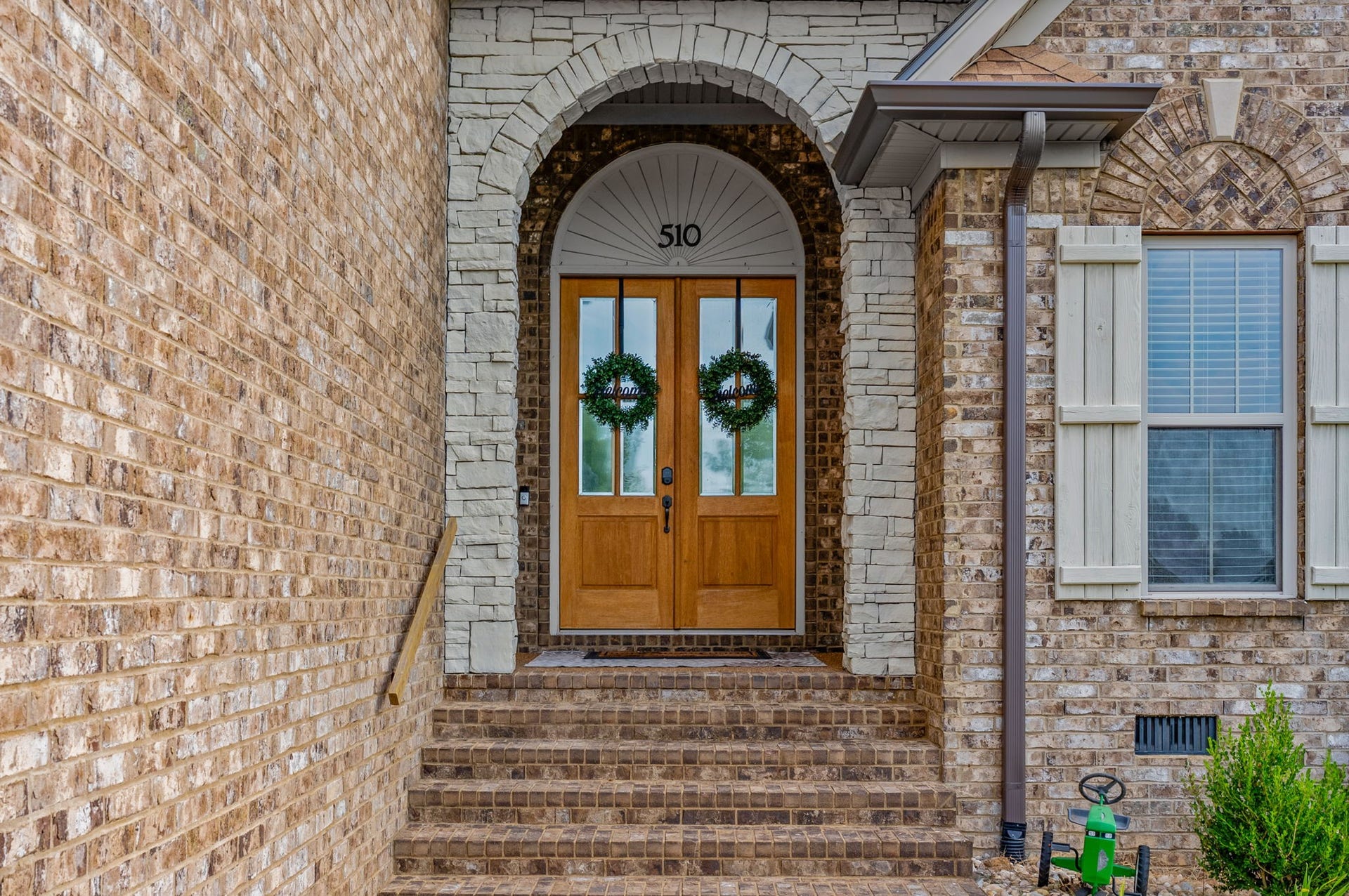 510 Falcon Crk, Lebanon, TN 37087 Gorgeous Curb Appeal