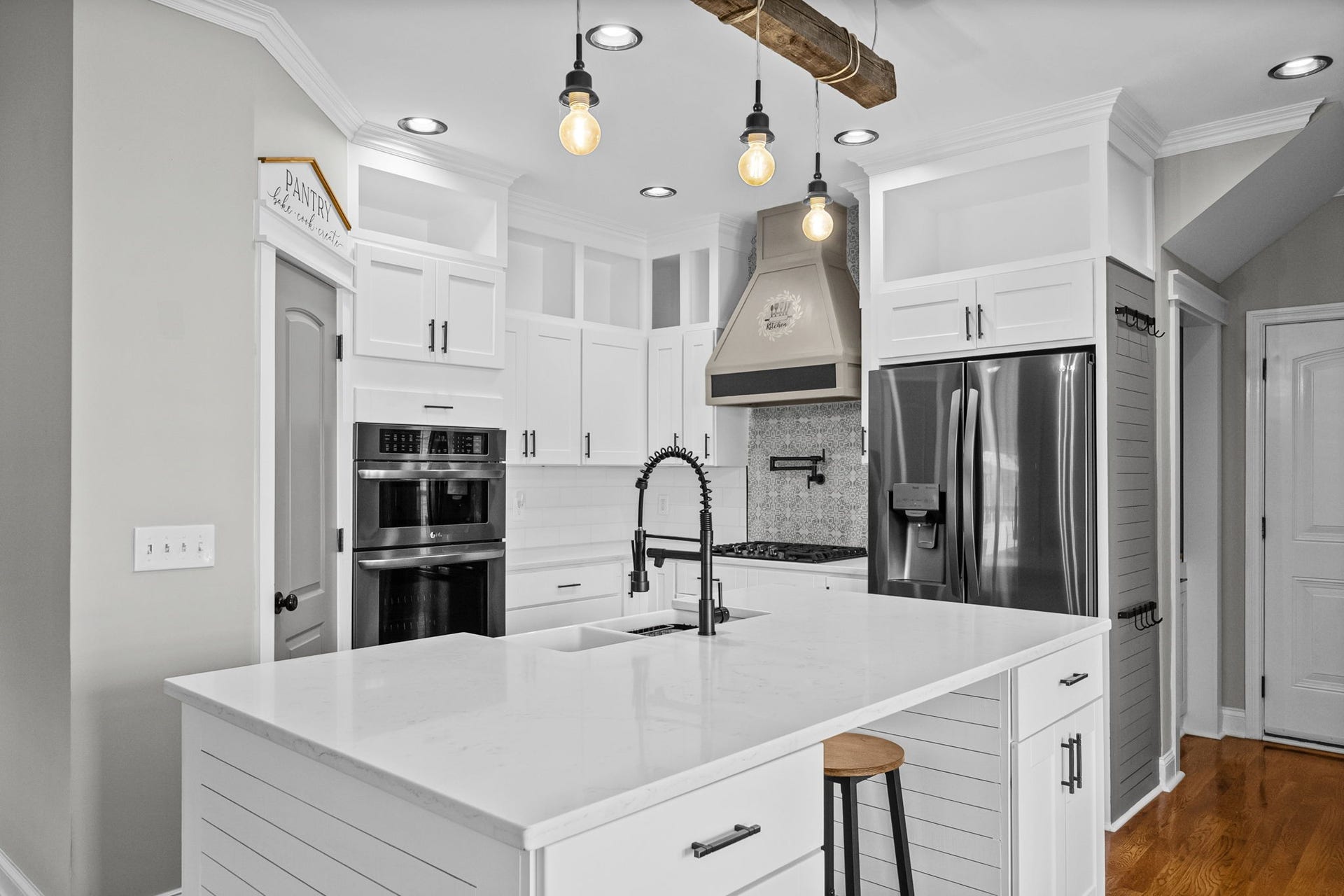 510 Falcon Crk, Lebanon, TN 37087 Gorgeous Kitchen with Large Island