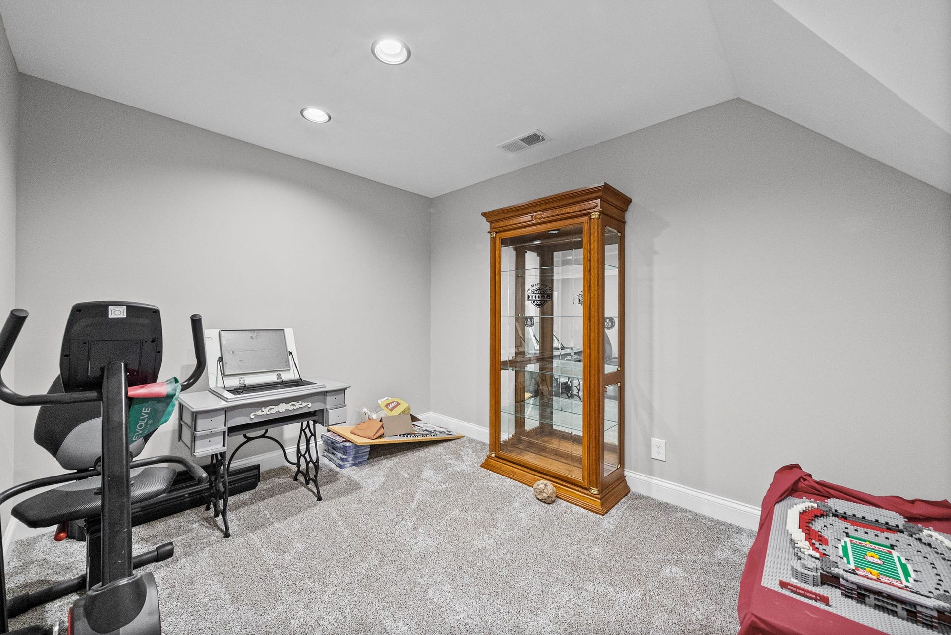 510 Falcon Crk, Lebanon, TN 37087 Flex Space for hobby/office/workout room