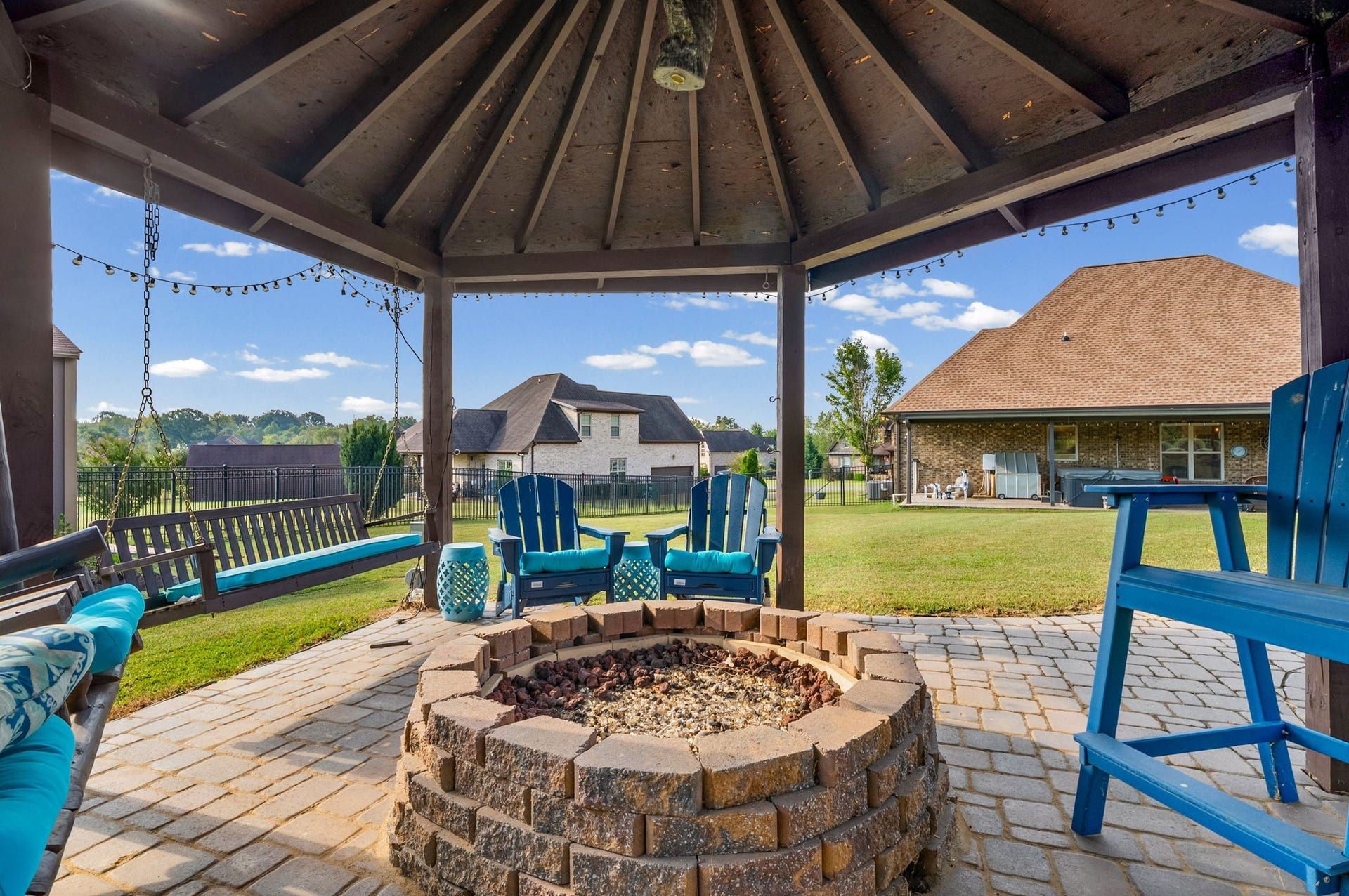 510 Falcon Crk, Lebanon, TN 37087 Fire Pit