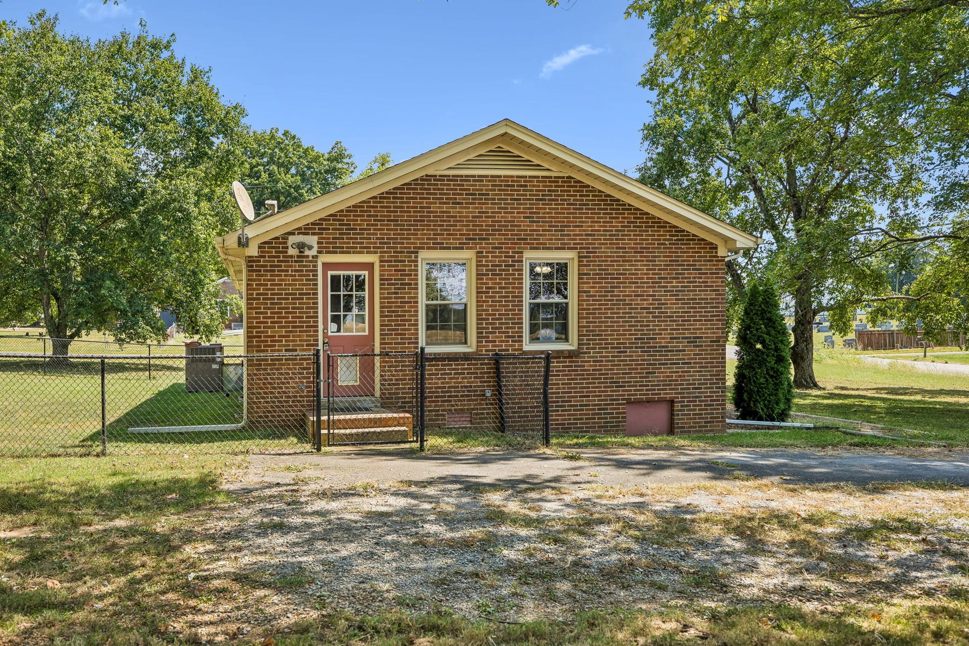 2734 Carters Creek Station Rd, Columbia, TN 38401 2734 Carters Creek Station Rd, Columbia, TN 38401