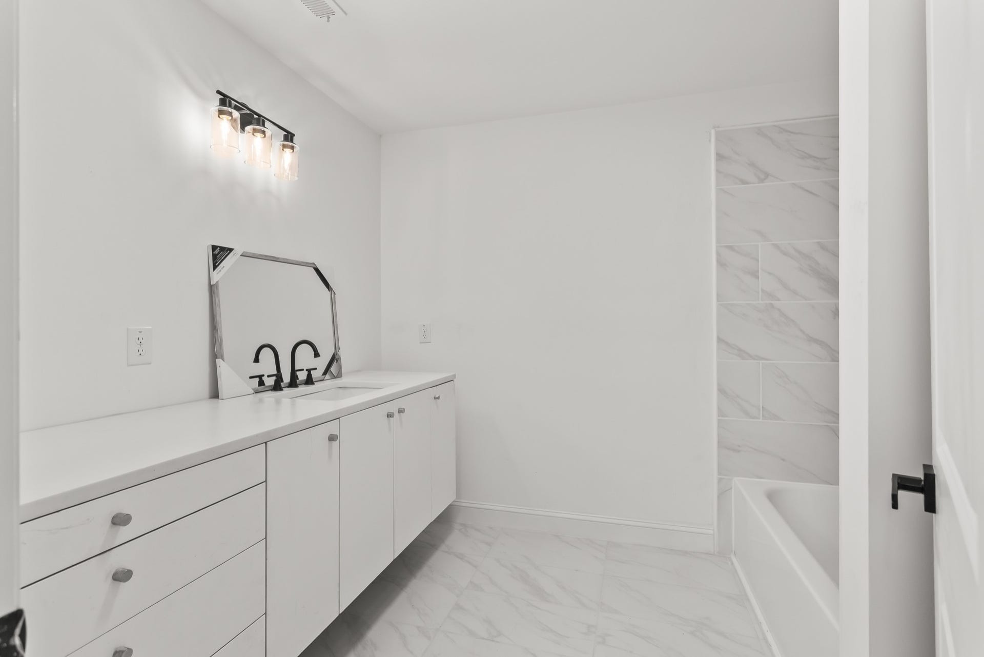 Upstairs full bathroom