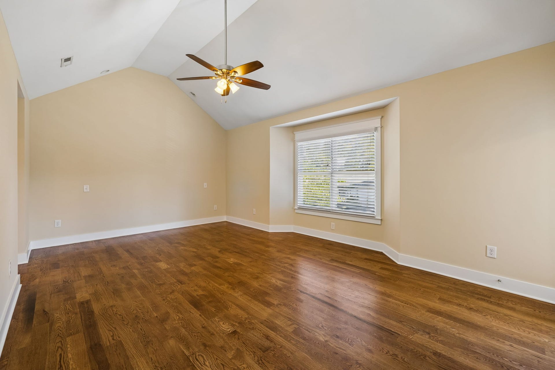904B Delmas Ave, Nashville, TN 37216 Oversized primary bedroom