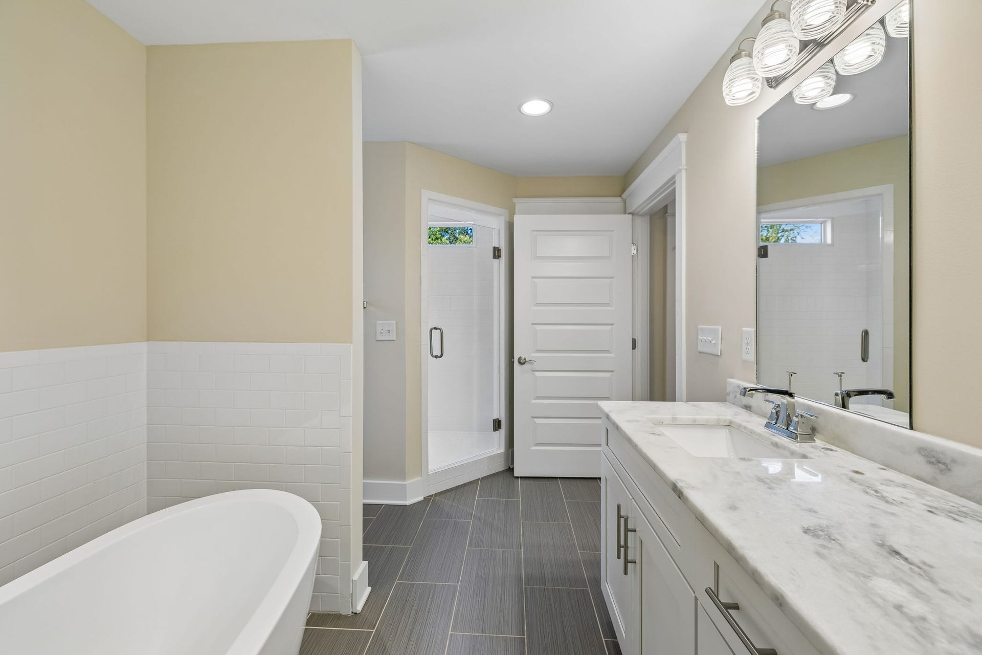 904B Delmas Ave, Nashville, TN 37216 Primary bathroom with dual vanities, soaking tub, and walk-in shower