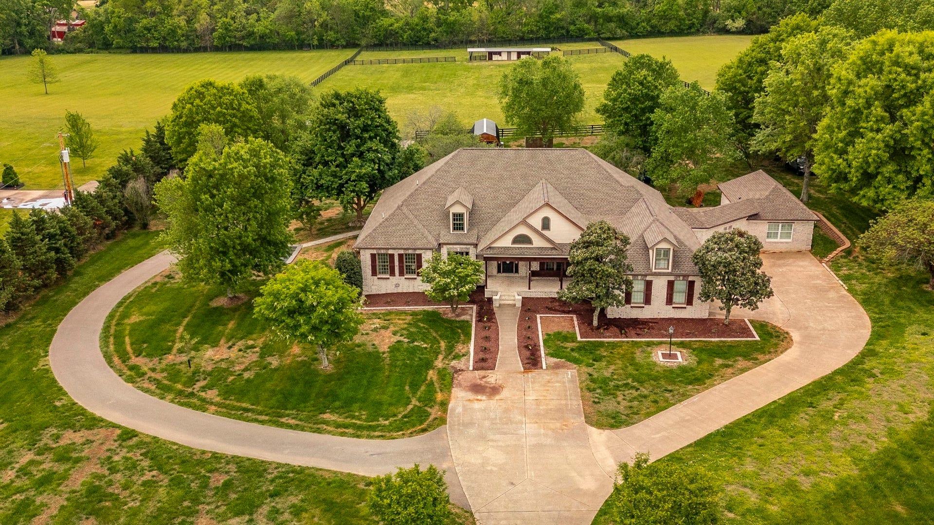 1205 Sequoya Trl, Columbia, TN 38401 1205 Sequoya Trl, Columbia, TN 38401