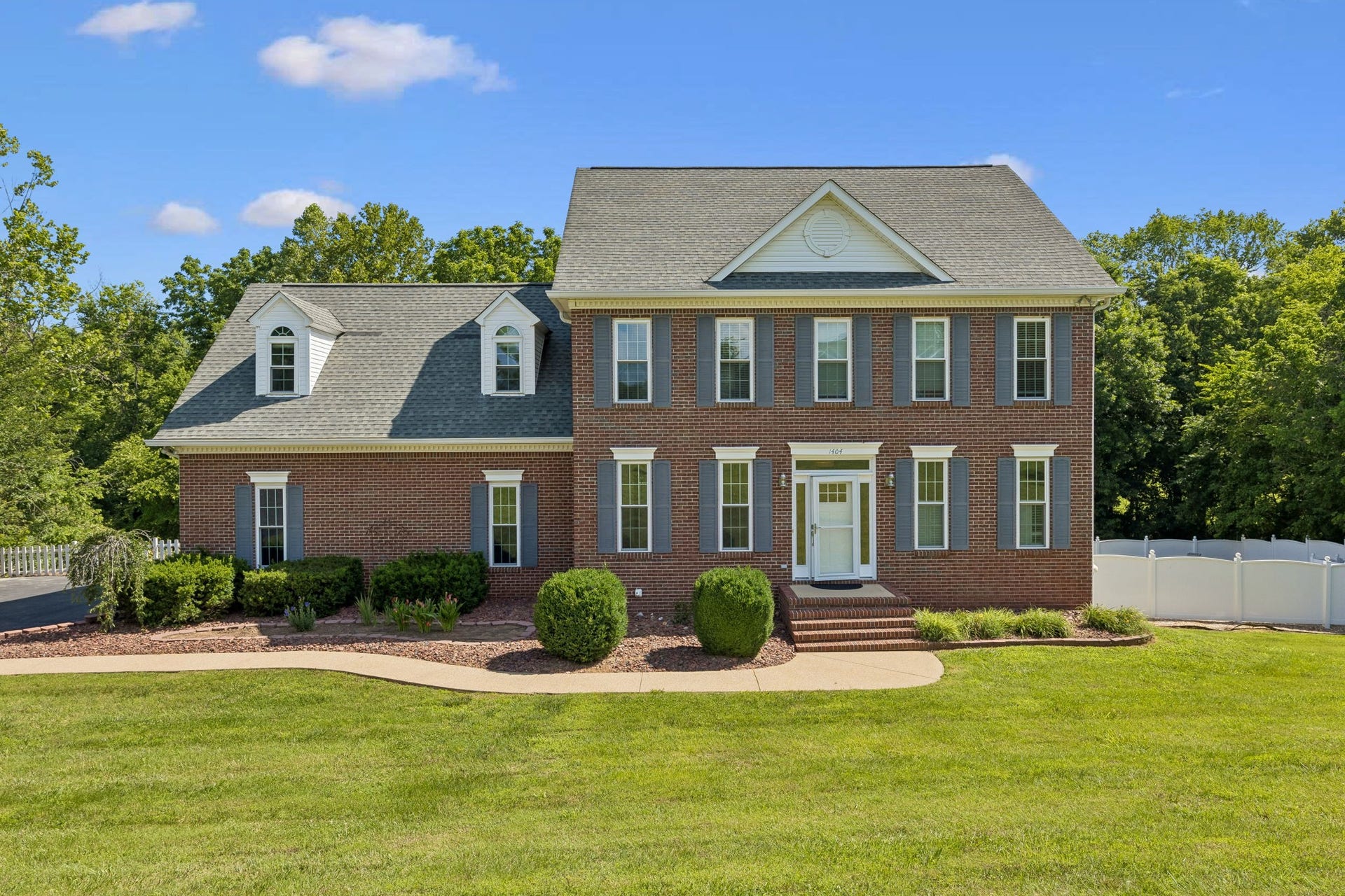 1404 Brook Dr, Columbia, TN 38401 1404 Brook Dr, Columbia, TN 38401