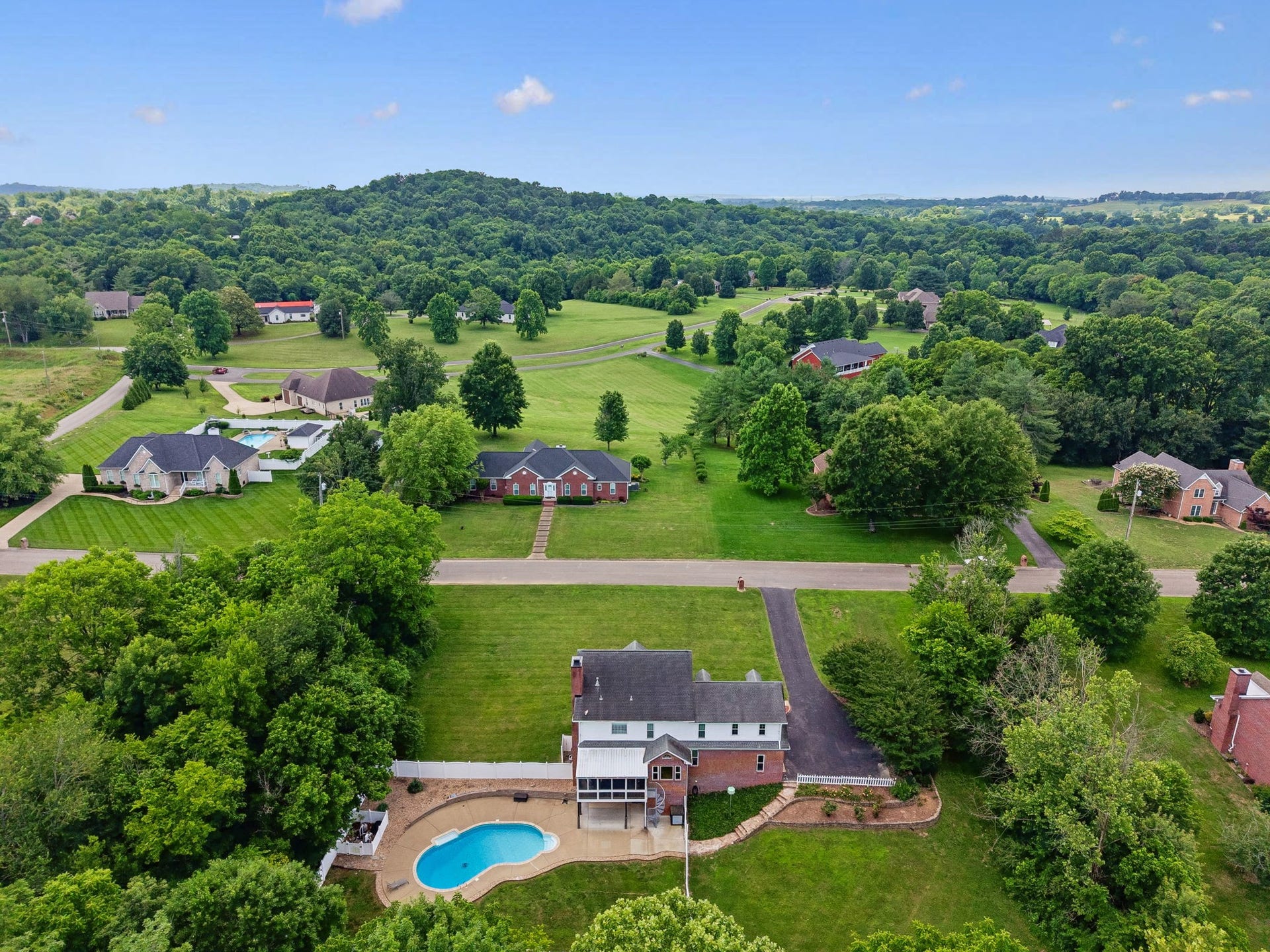 1404 Brook Dr, Columbia, TN 38401 1404 Brook Dr, Columbia, TN 38401