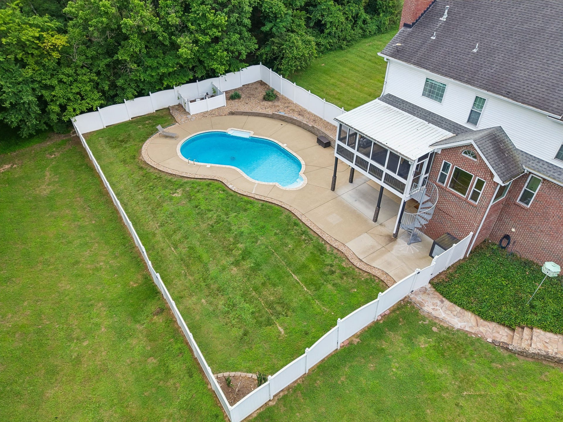 1404 Brook Dr, Columbia, TN 38401 1404 Brook Dr, Columbia, TN 38401