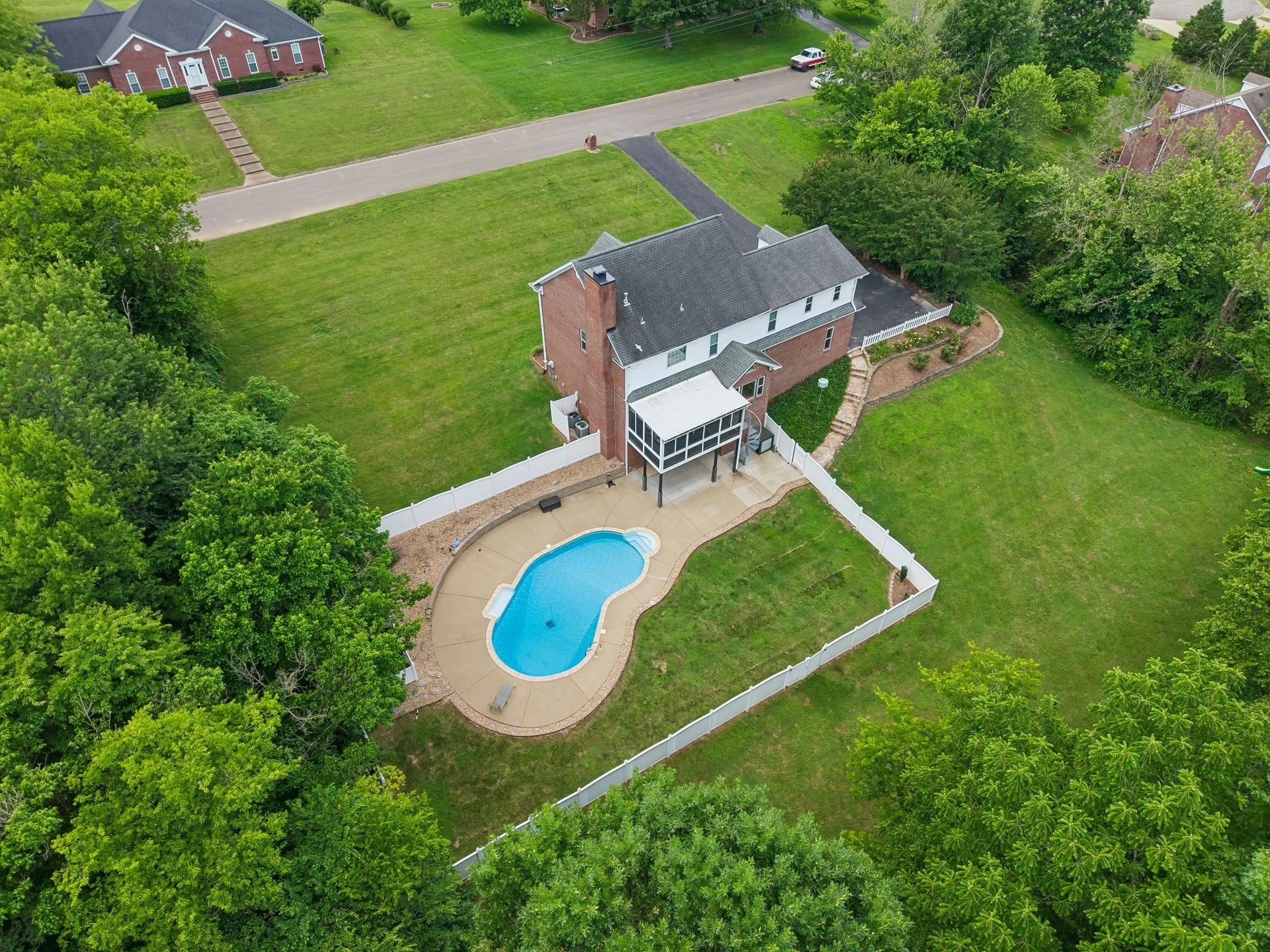 1404 Brook Dr, Columbia, TN 38401 1404 Brook Dr, Columbia, TN 38401