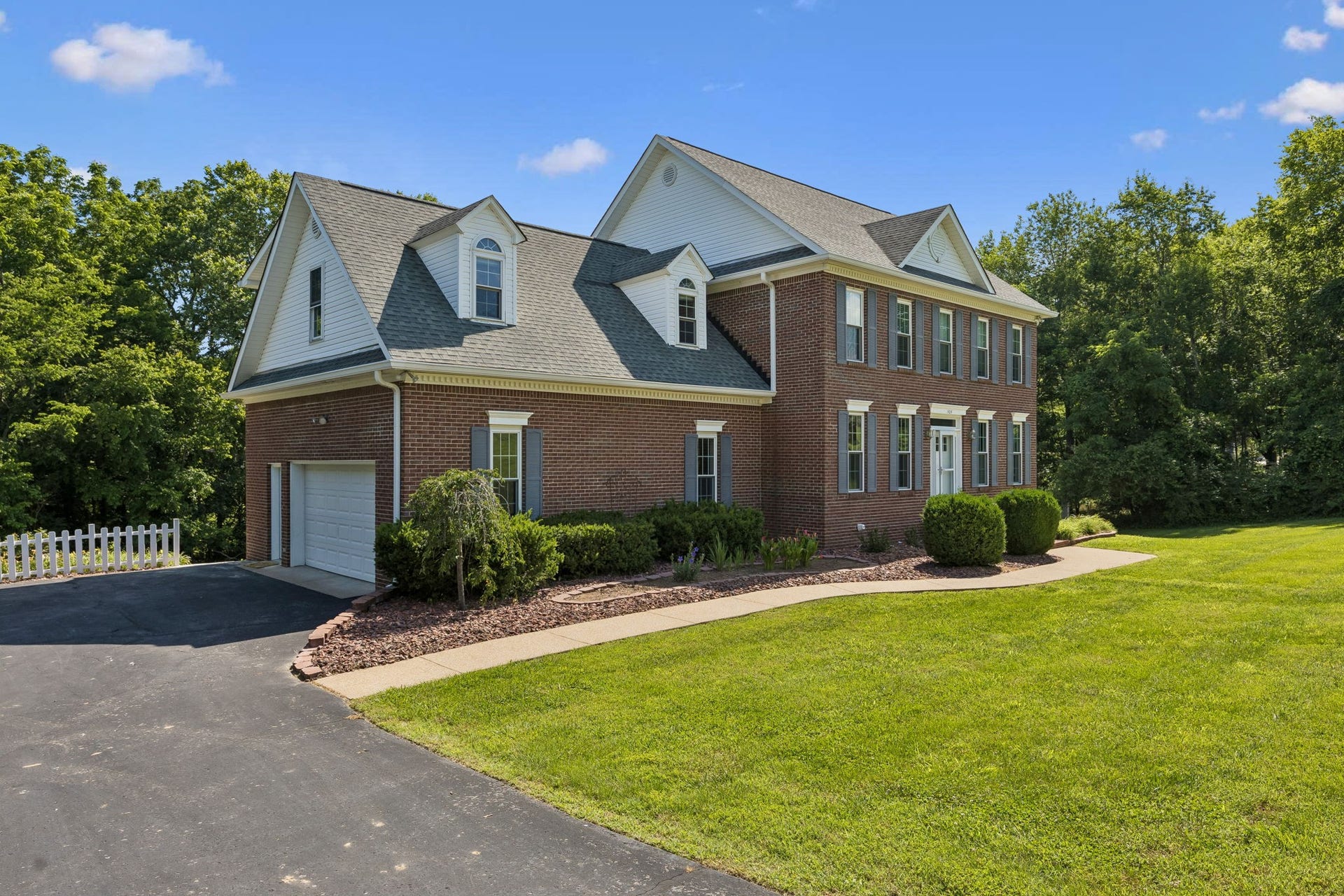 1404 Brook Dr, Columbia, TN 38401 1404 Brook Dr, Columbia, TN 38401
