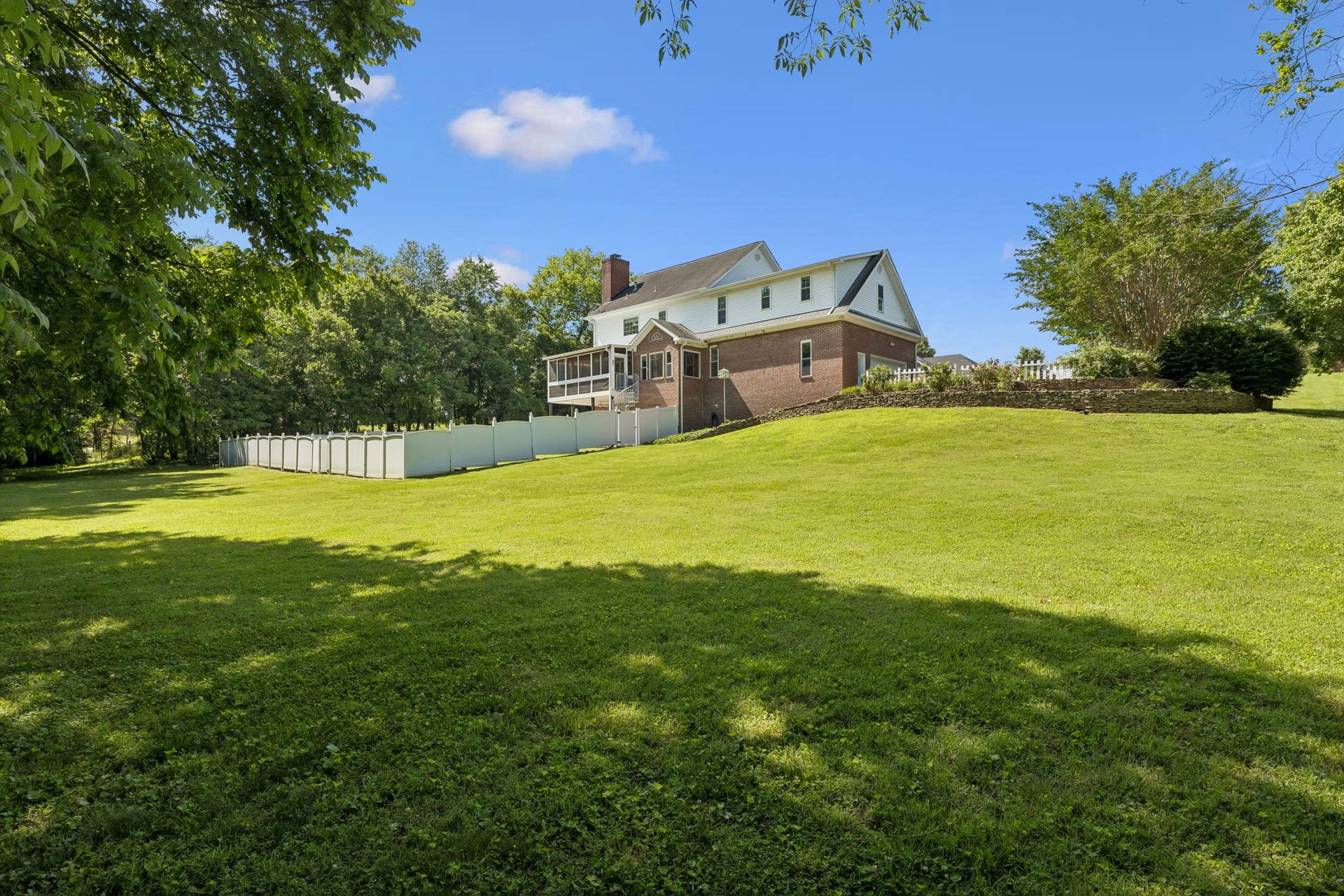 1404 Brook Dr, Columbia, TN 38401 1404 Brook Dr, Columbia, TN 38401