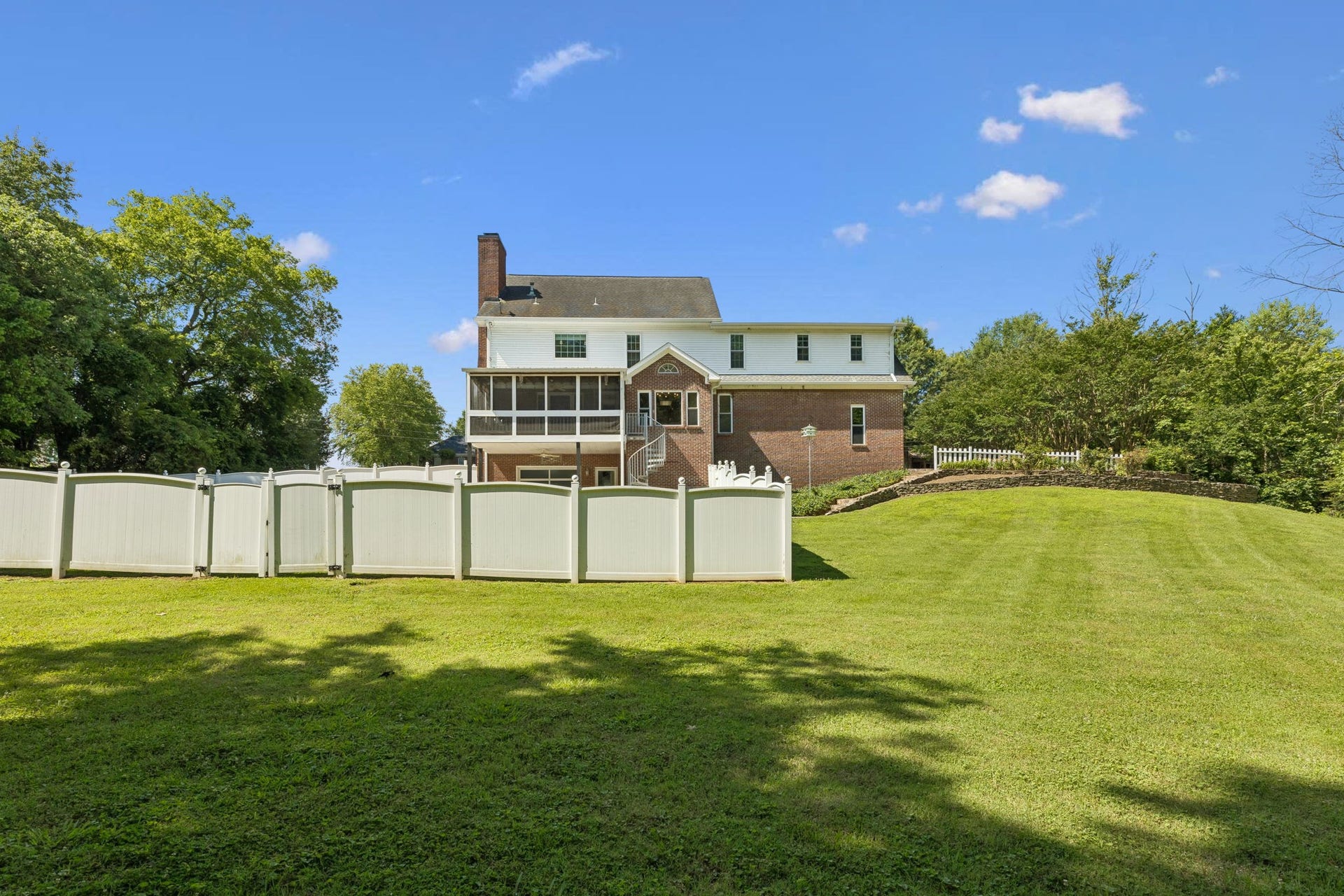 1404 Brook Dr, Columbia, TN 38401 1404 Brook Dr, Columbia, TN 38401