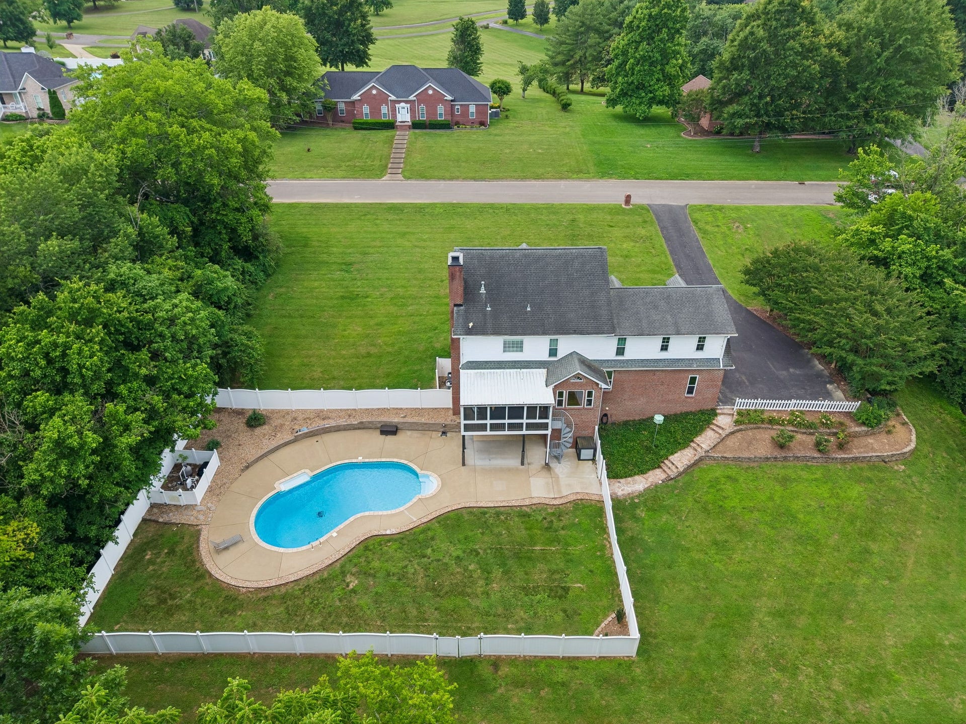 1404 Brook Dr, Columbia, TN 38401 1404 Brook Dr, Columbia, TN 38401