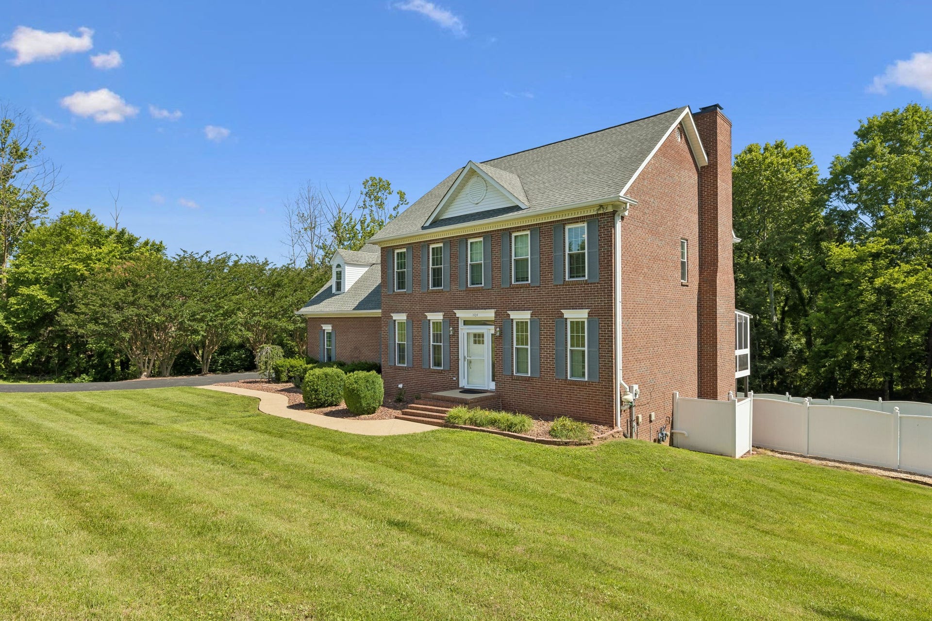 1404 Brook Dr, Columbia, TN 38401 1404 Brook Dr, Columbia, TN 38401