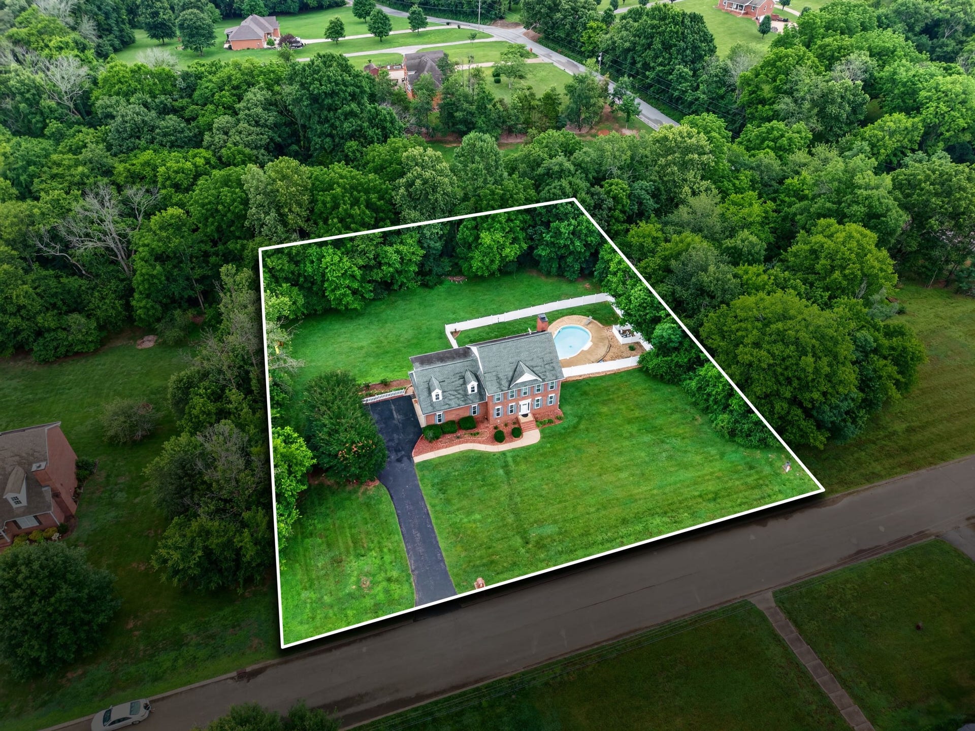 1404 Brook Dr, Columbia, TN 38401 1404 Brook Dr, Columbia, TN 38401