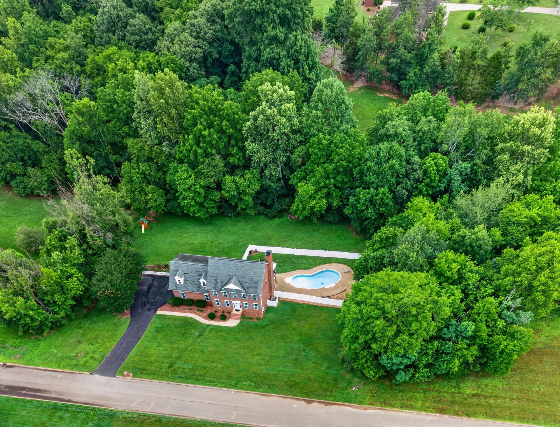 1404 Brook Dr, Columbia, TN 38401 1404 Brook Dr, Columbia, TN 38401