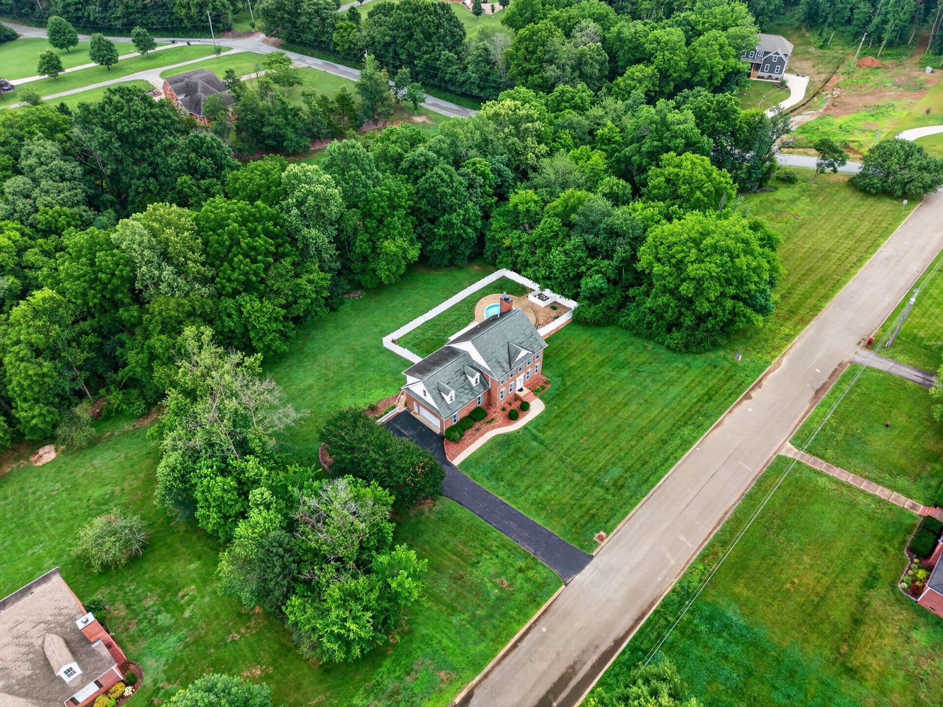 1404 Brook Dr, Columbia, TN 38401 1404 Brook Dr, Columbia, TN 38401