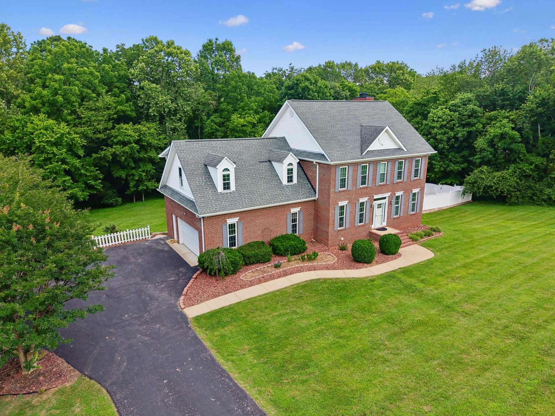 1404 Brook Dr, Columbia, TN 38401 1404 Brook Dr, Columbia, TN 38401