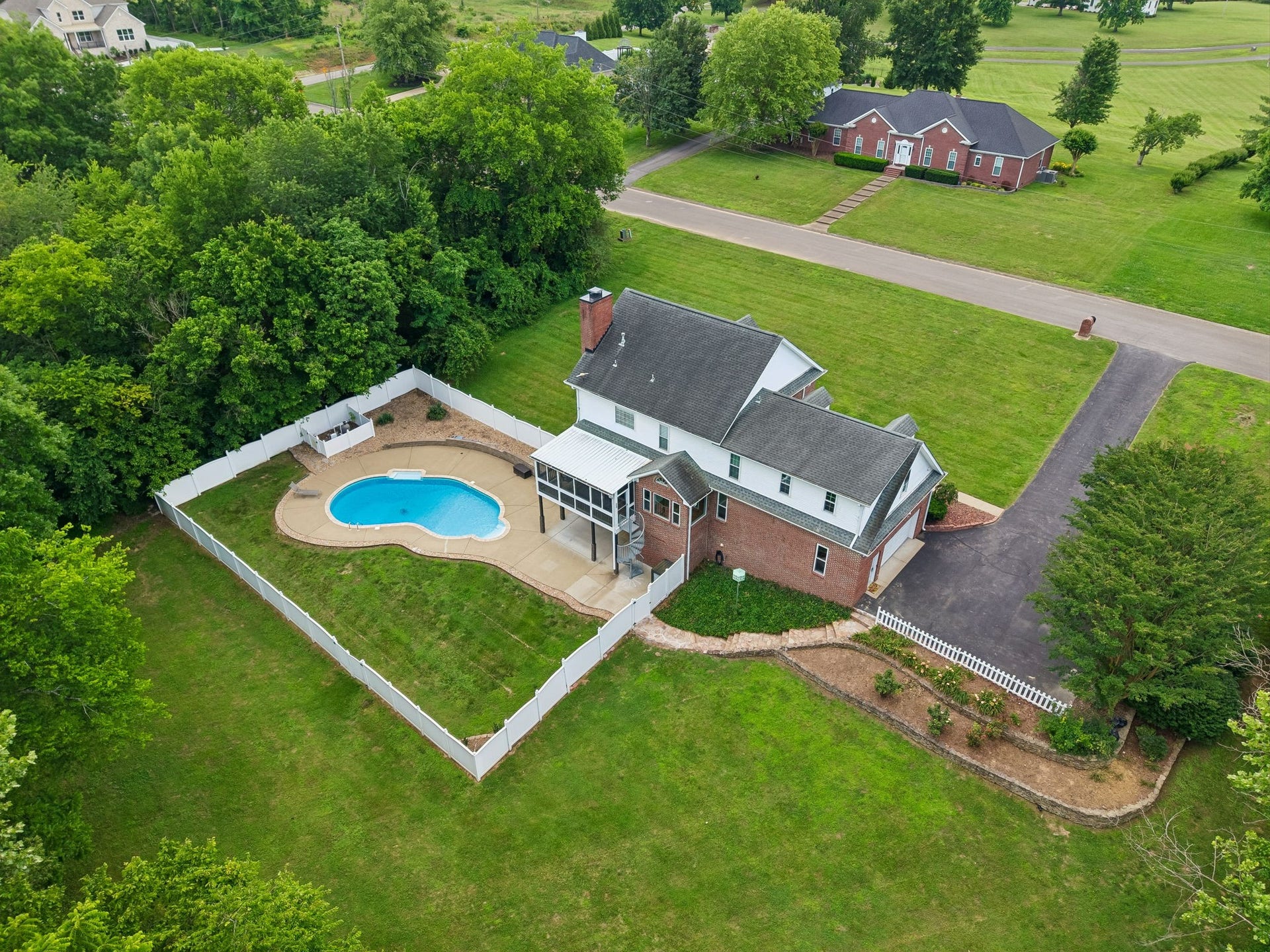 1404 Brook Dr, Columbia, TN 38401 1404 Brook Dr, Columbia, TN 38401