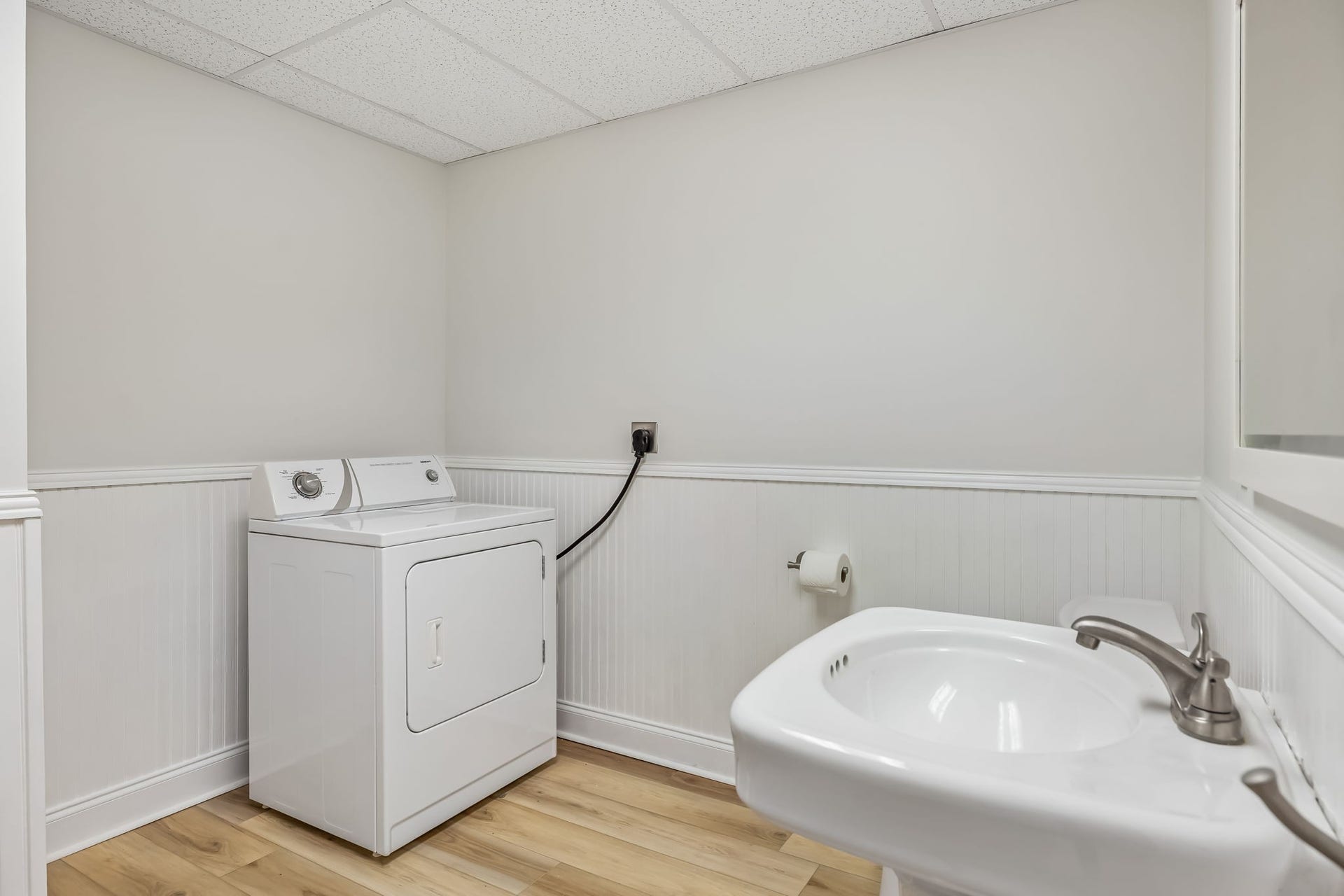1404 Brook Dr, Columbia, TN 38401 No need to take your pool towels upstairs! Dry them downstairs! Dryer conveys! Convenient half bath great for ease of living!