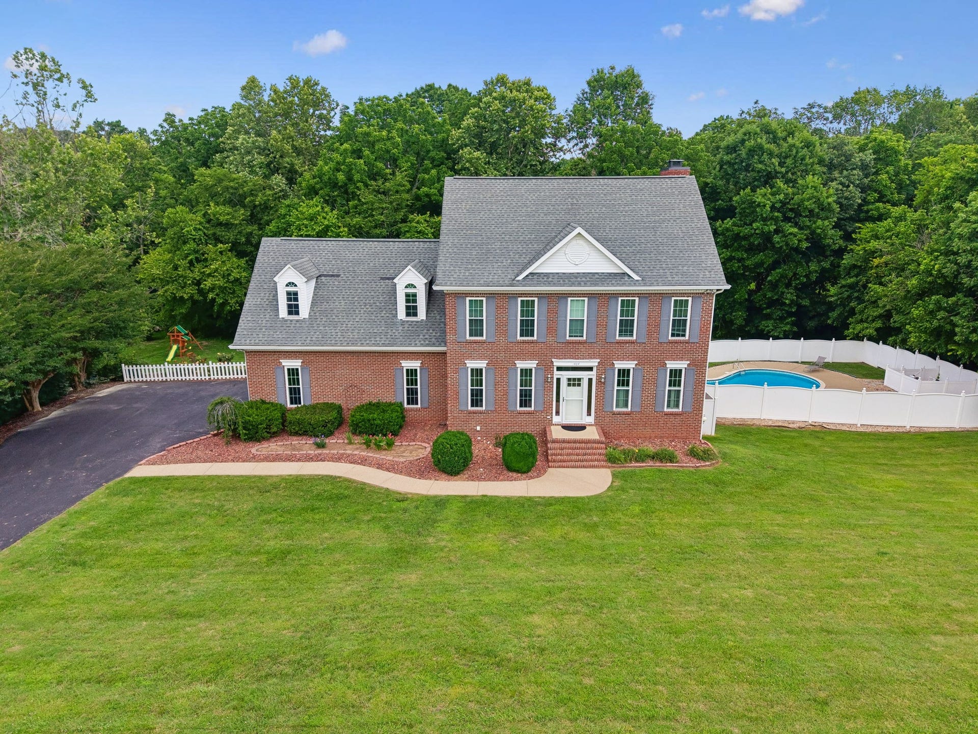 1404 Brook Dr, Columbia, TN 38401 1404 Brook Dr, Columbia, TN 38401