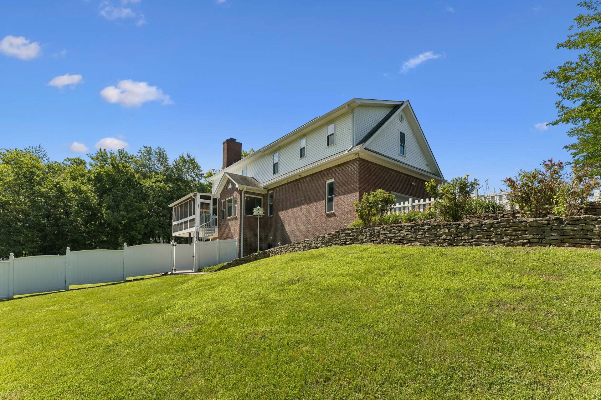 1404 Brook Dr, Columbia, TN 38401 1404 Brook Dr, Columbia, TN 38401