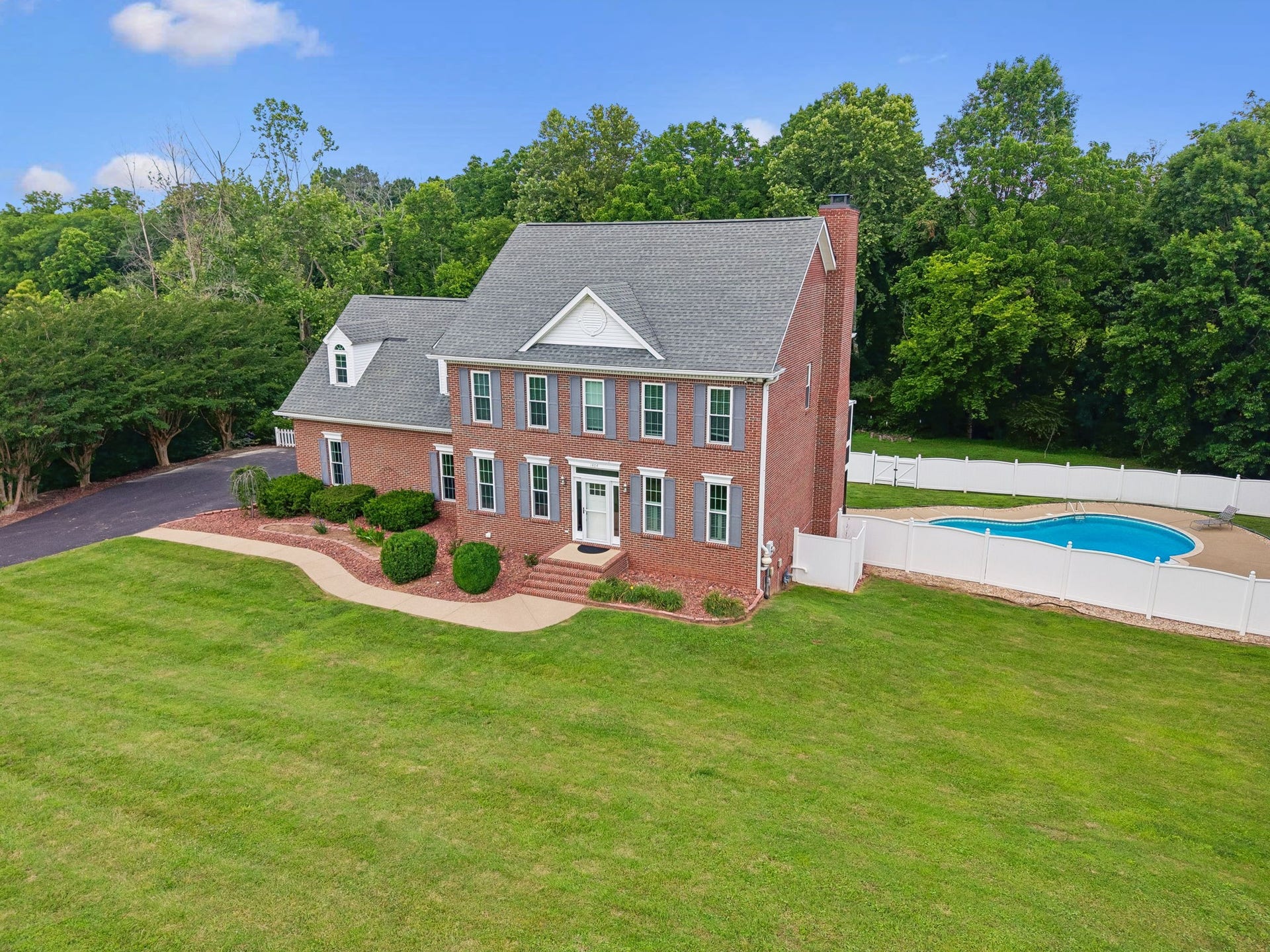 1404 Brook Dr, Columbia, TN 38401 1404 Brook Dr, Columbia, TN 38401