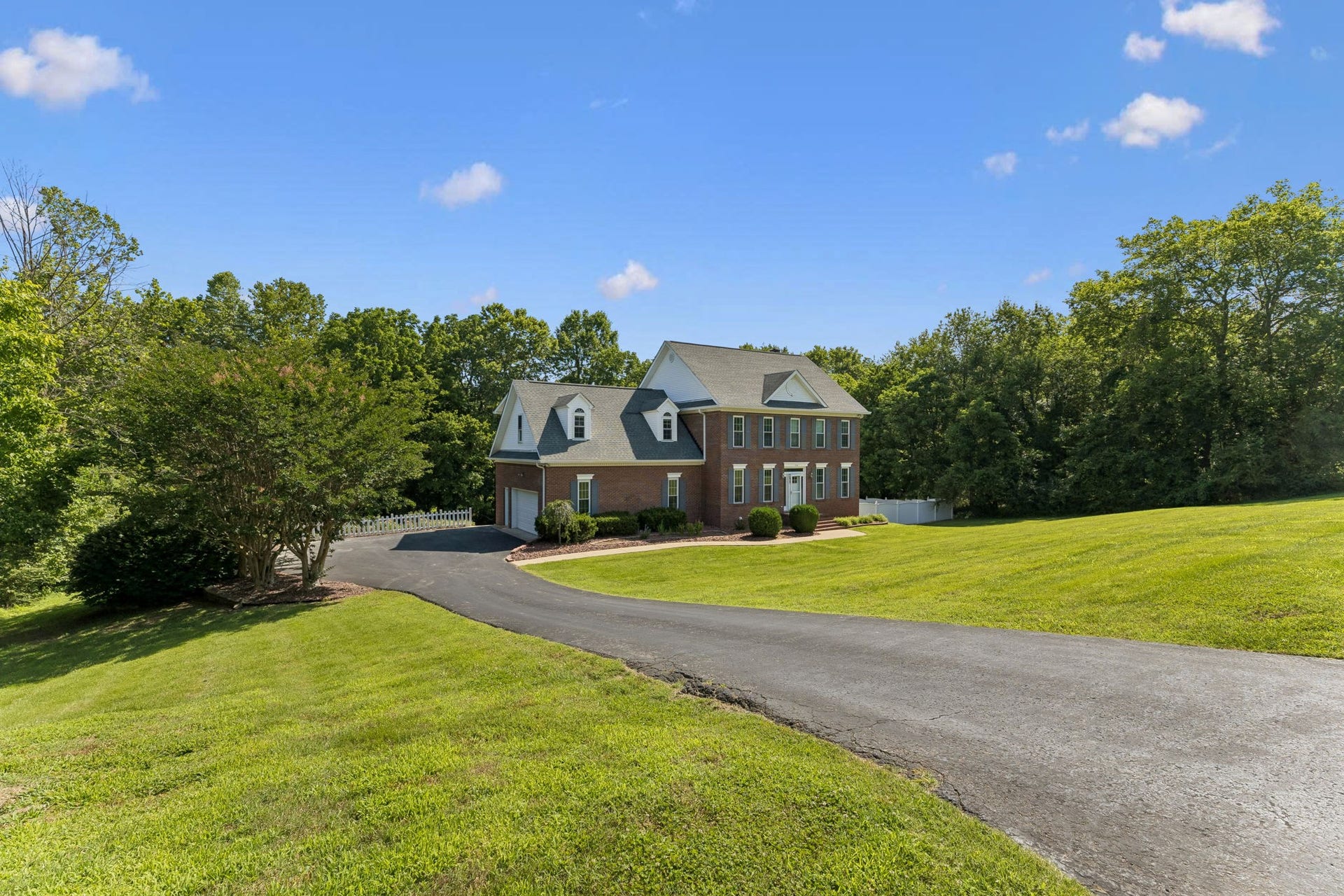 1404 Brook Dr, Columbia, TN 38401 1404 Brook Dr, Columbia, TN 38401