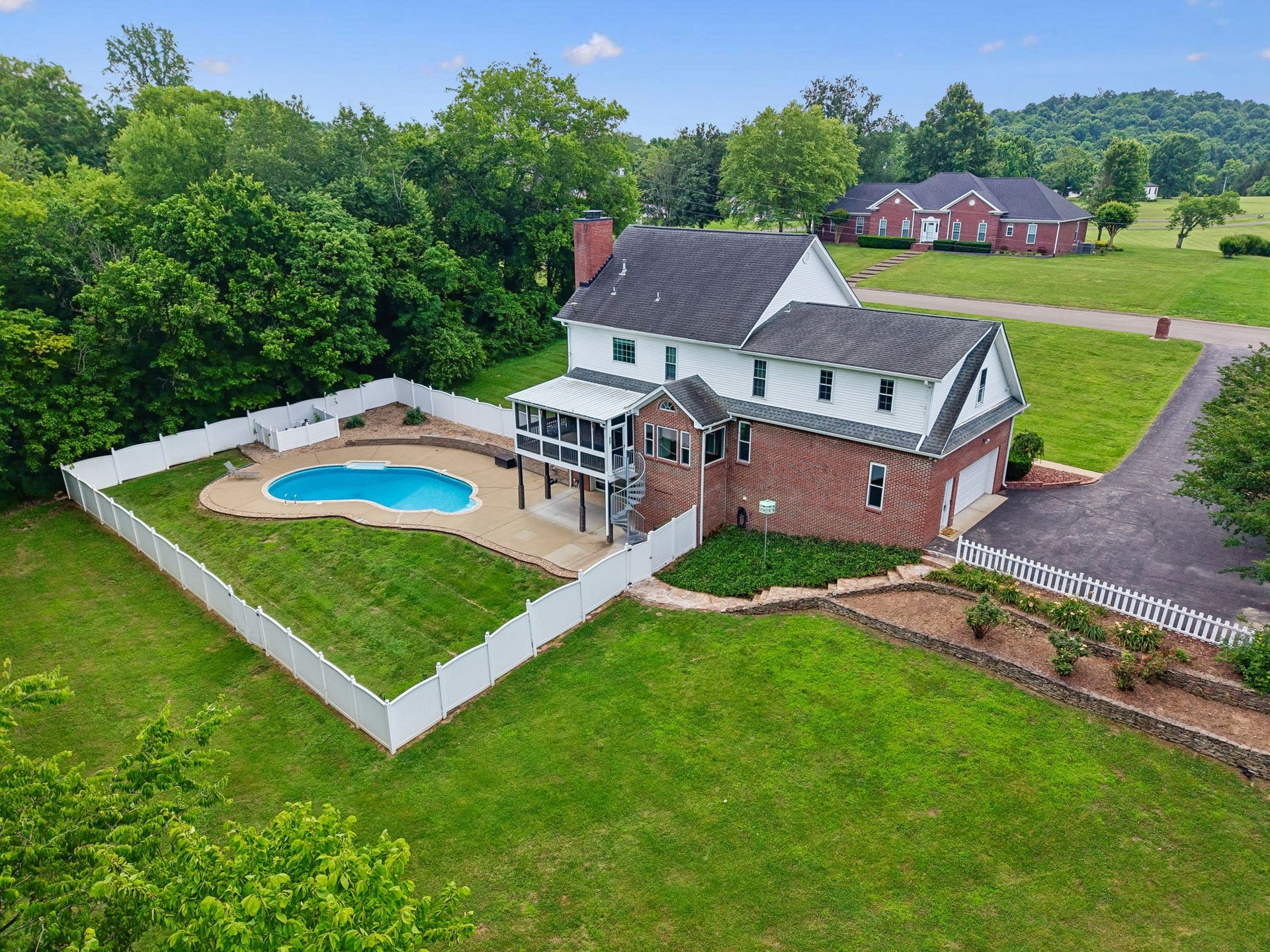 1404 Brook Dr, Columbia, TN 38401 1404 Brook Dr, Columbia, TN 38401
