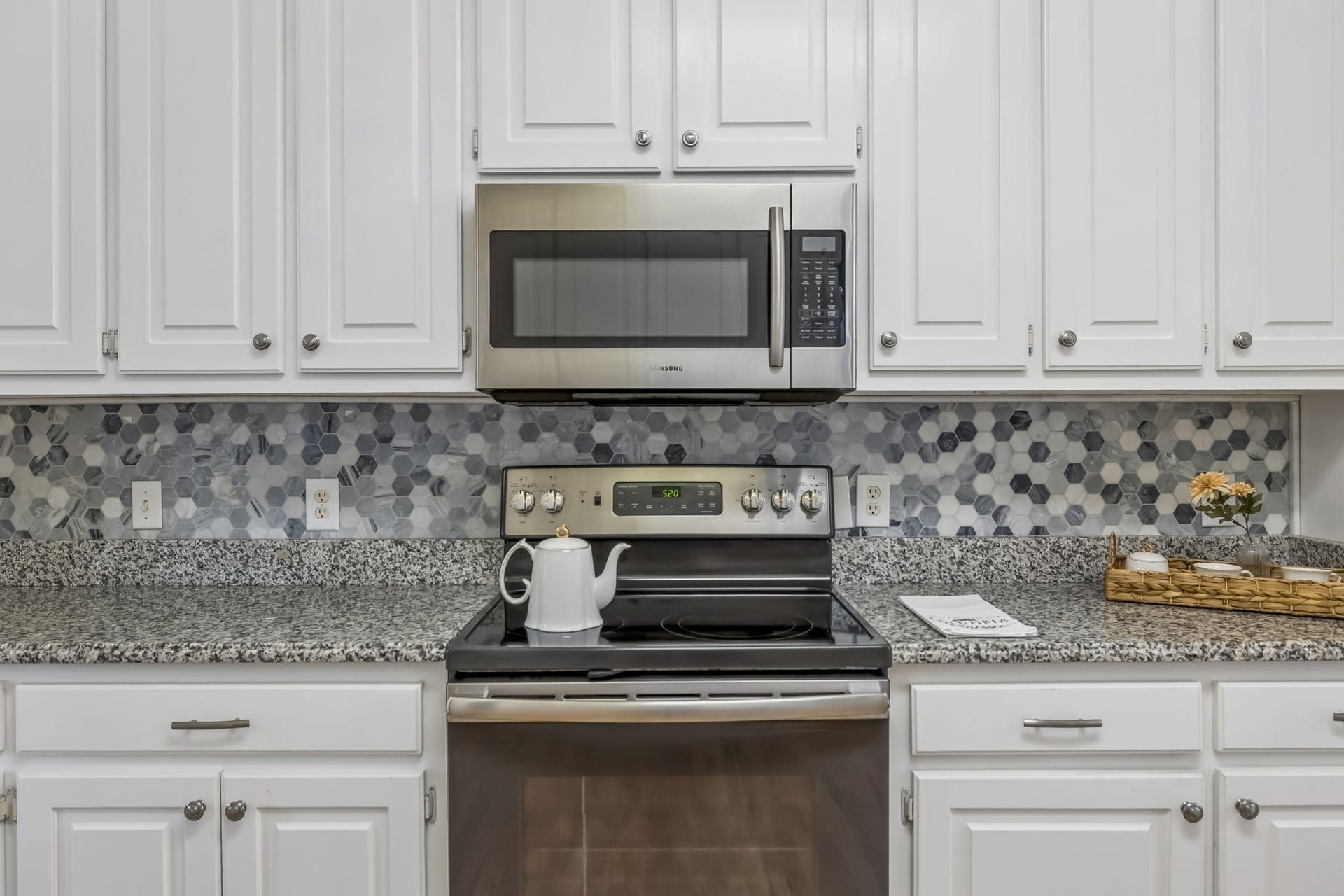 1404 Brook Dr, Columbia, TN 38401 1404 Brook Dr, Columbia, TN 38401