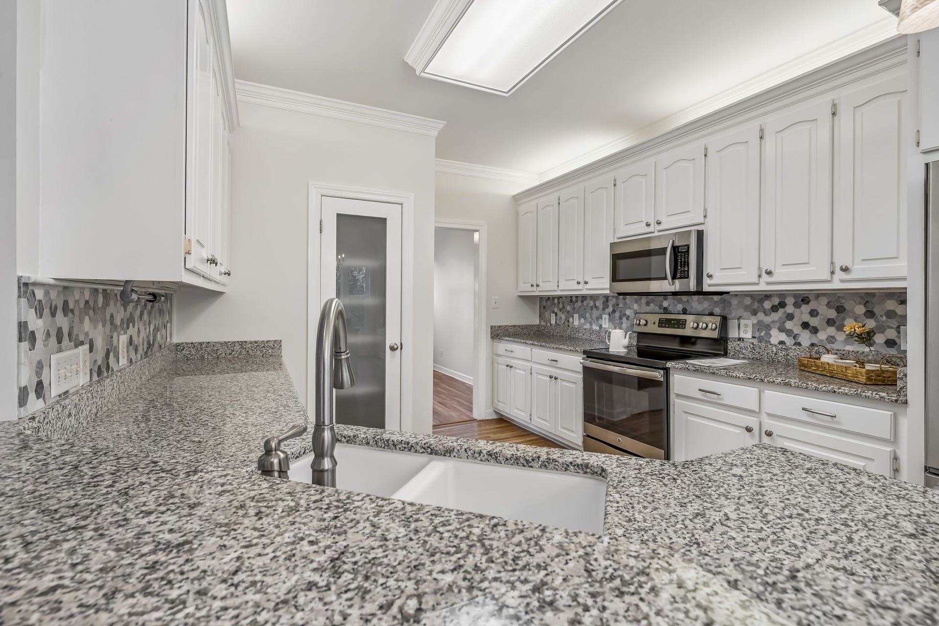 1404 Brook Dr, Columbia, TN 38401 1404 Brook Dr, Columbia, TN 38401