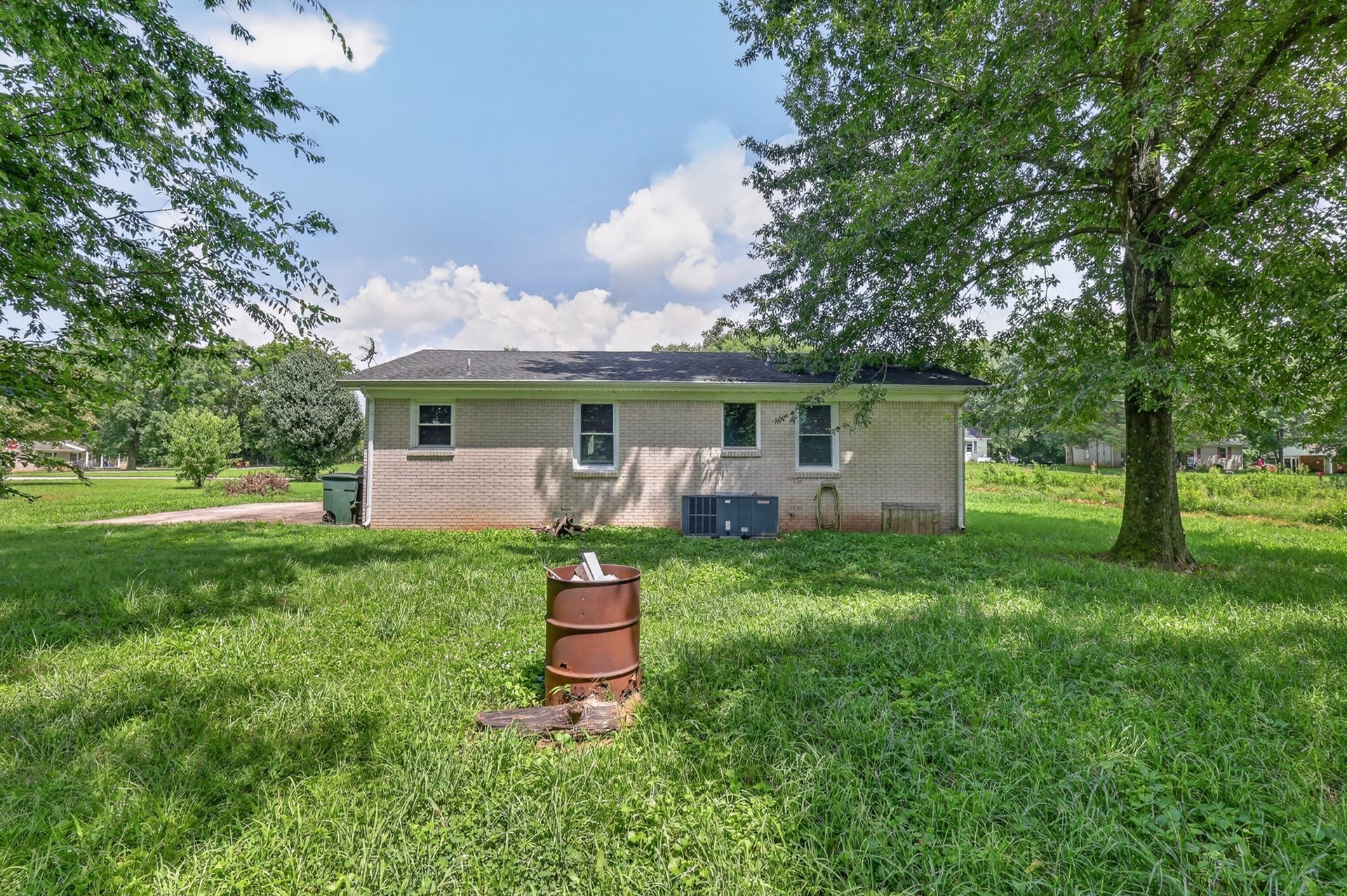 102 Lakeside Dr, Columbia, TN 38401 102 Lakeside Dr, Columbia, TN 38401
