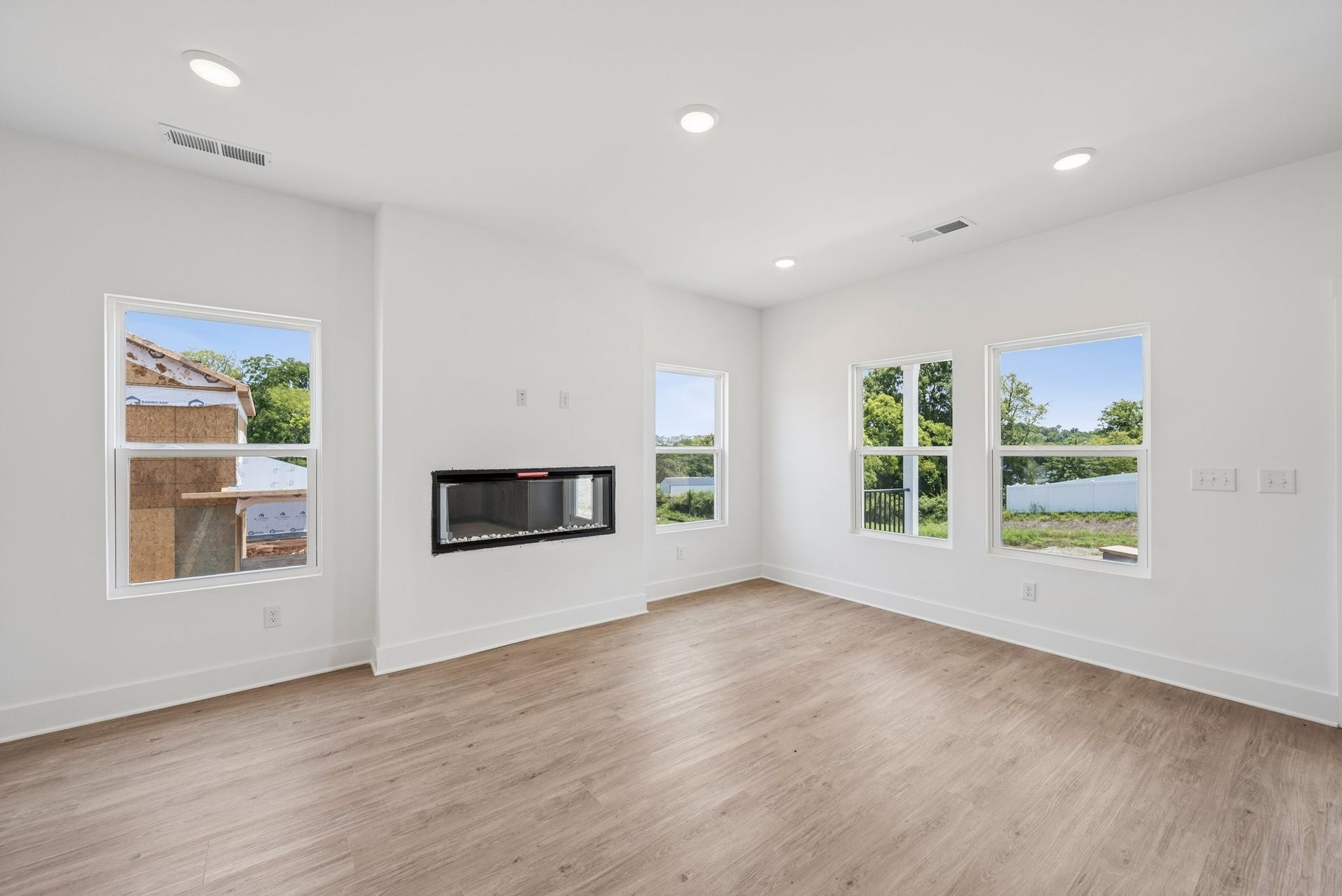 3204 Gravity Dr, Columbia, TN 38401 Living Room