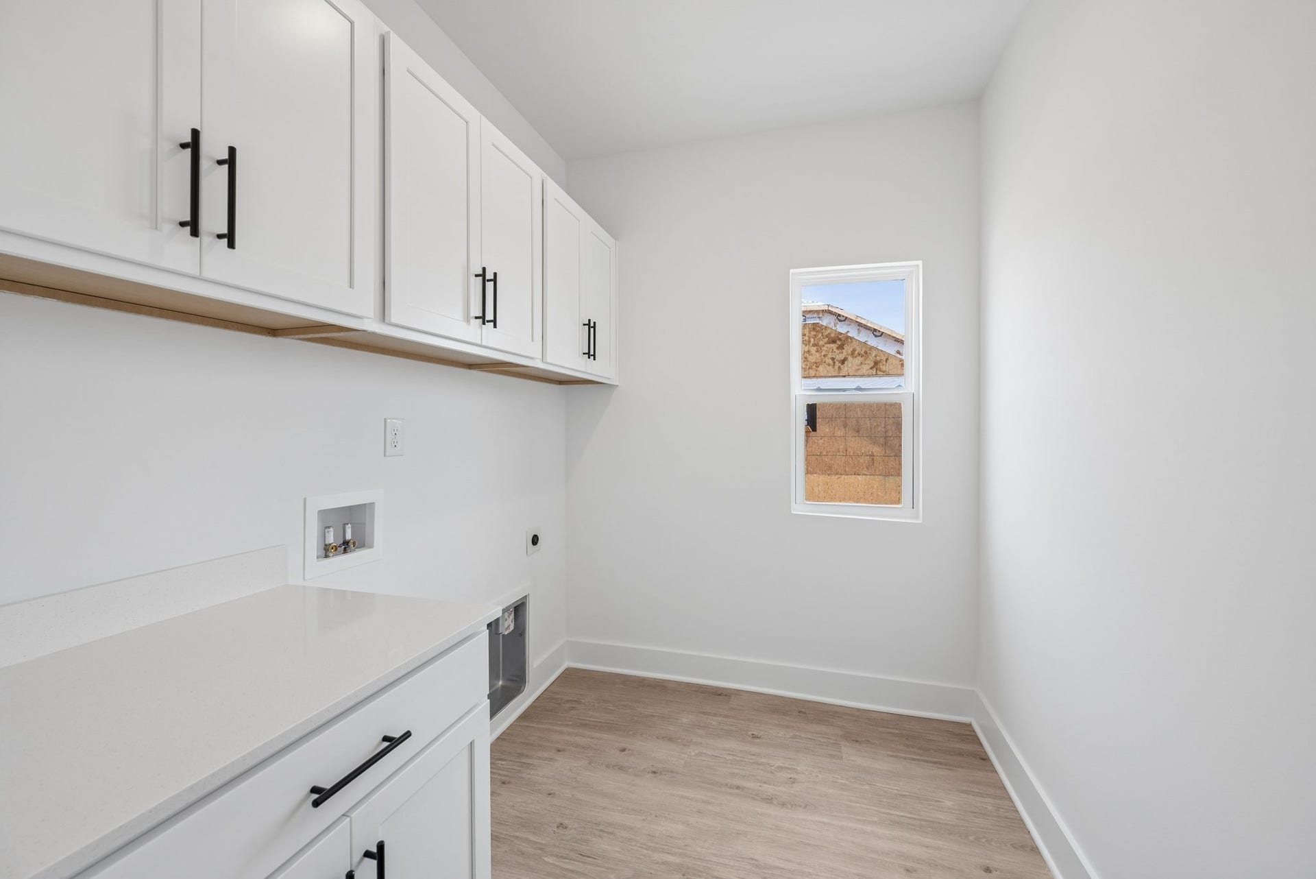 3204 Gravity Dr, Columbia, TN 38401 Laundry Room